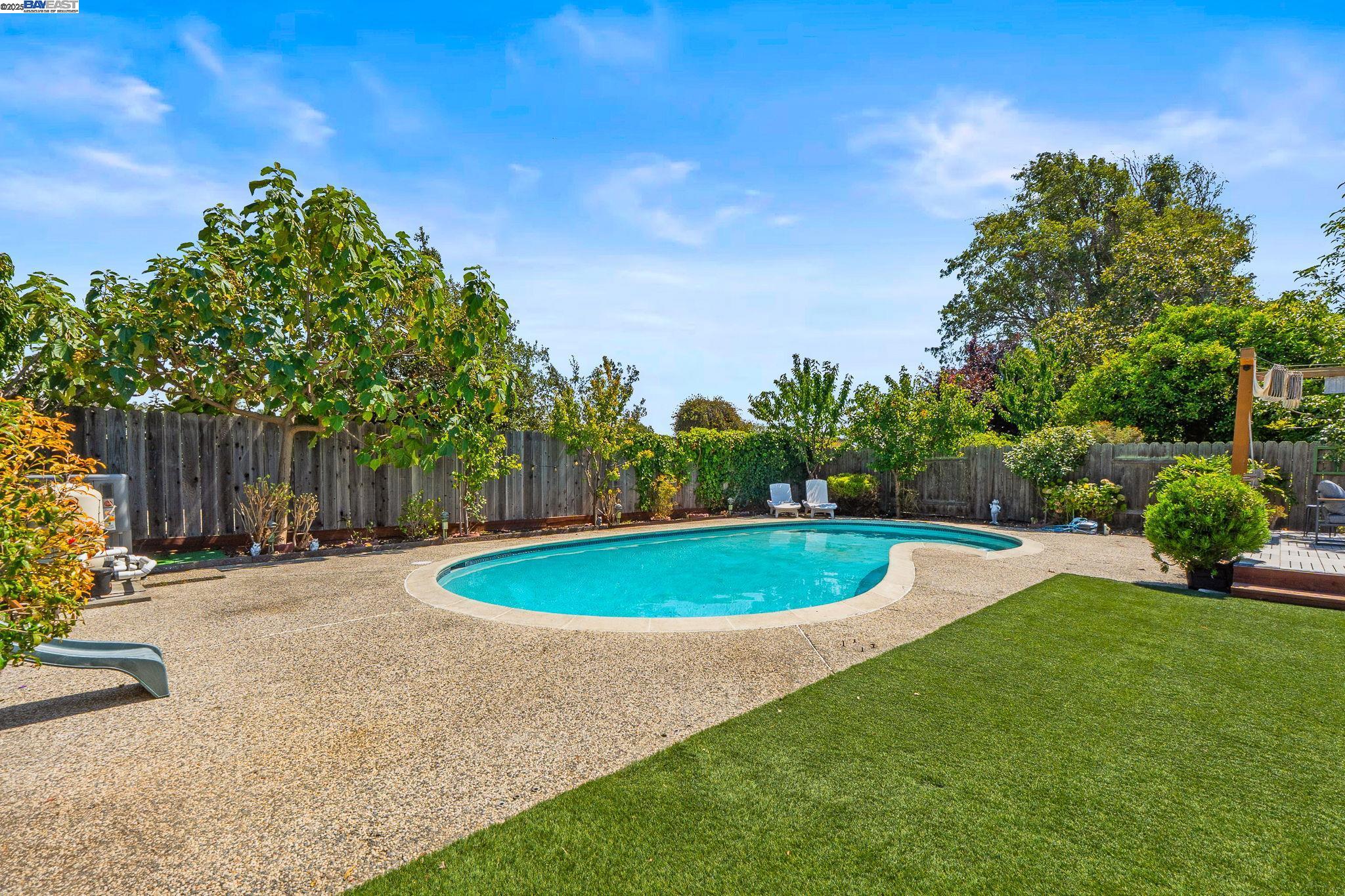 Detail Gallery Image 49 of 57 For 7574 Birkdale Dr, Newark,  CA 94560 - 5 Beds | 2/1 Baths