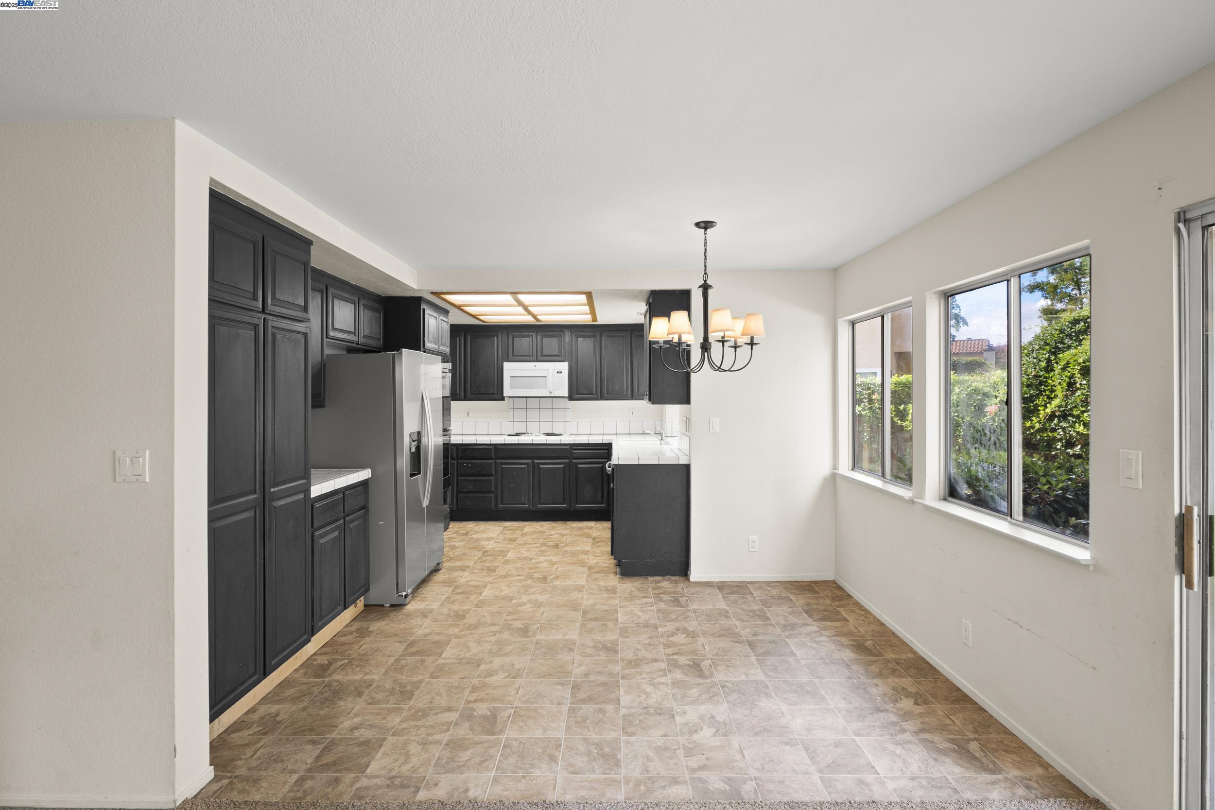 Detail Gallery Image 13 of 42 For 1718 Nursery Way, Pleasanton,  CA 94588 - 3 Beds | 2/1 Baths