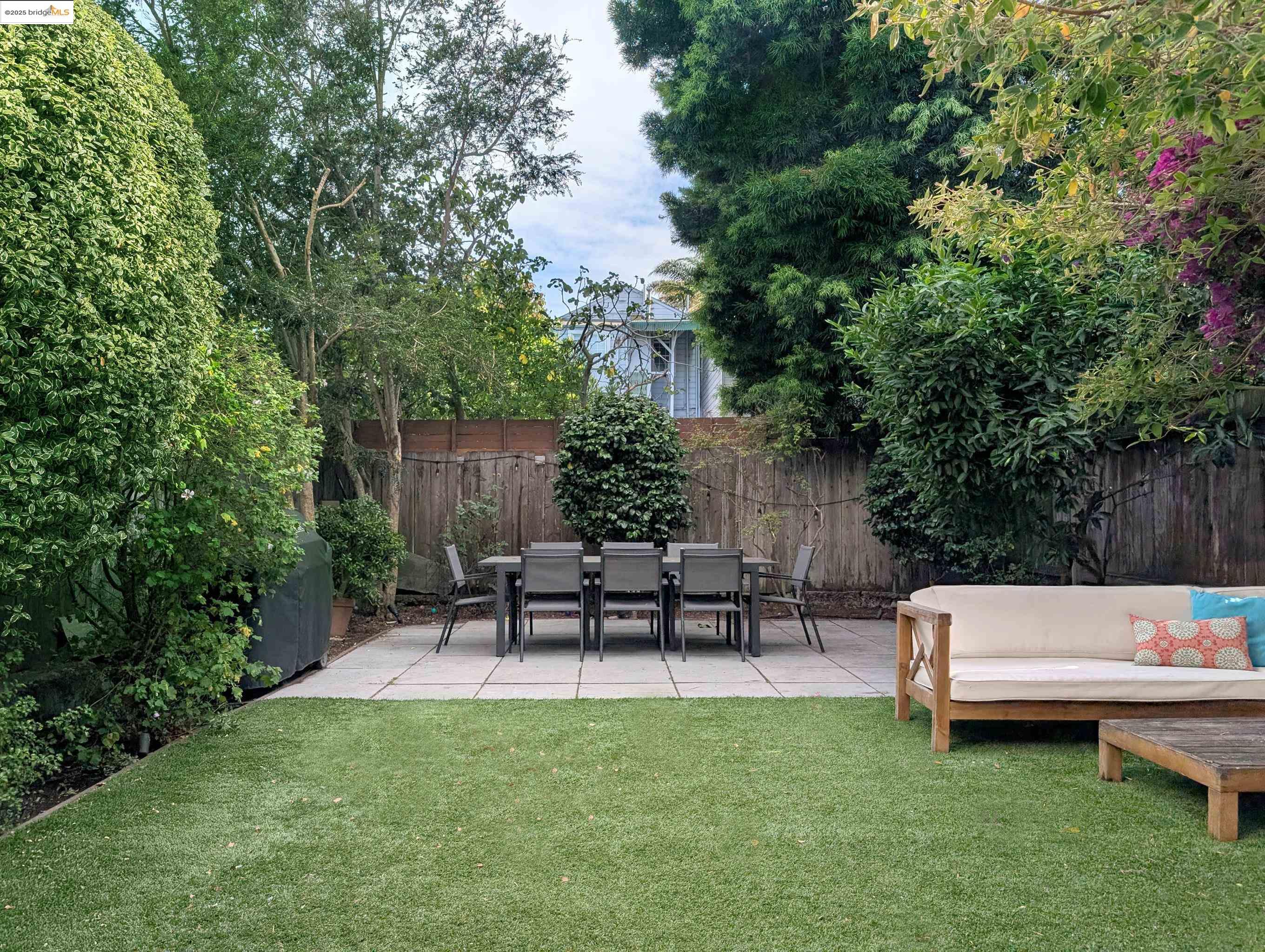 Detail Gallery Image 21 of 26 For 7 Elizabeth St a,  San Francisco,  CA 94110 - 3 Beds | 2 Baths