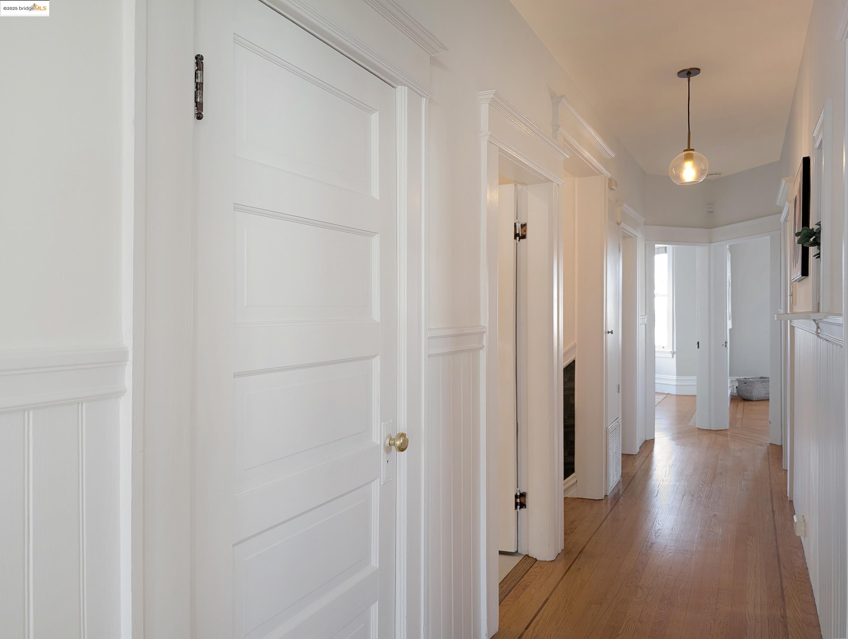 Detail Gallery Image 8 of 26 For 7 Elizabeth St a,  San Francisco,  CA 94110 - 3 Beds | 2 Baths