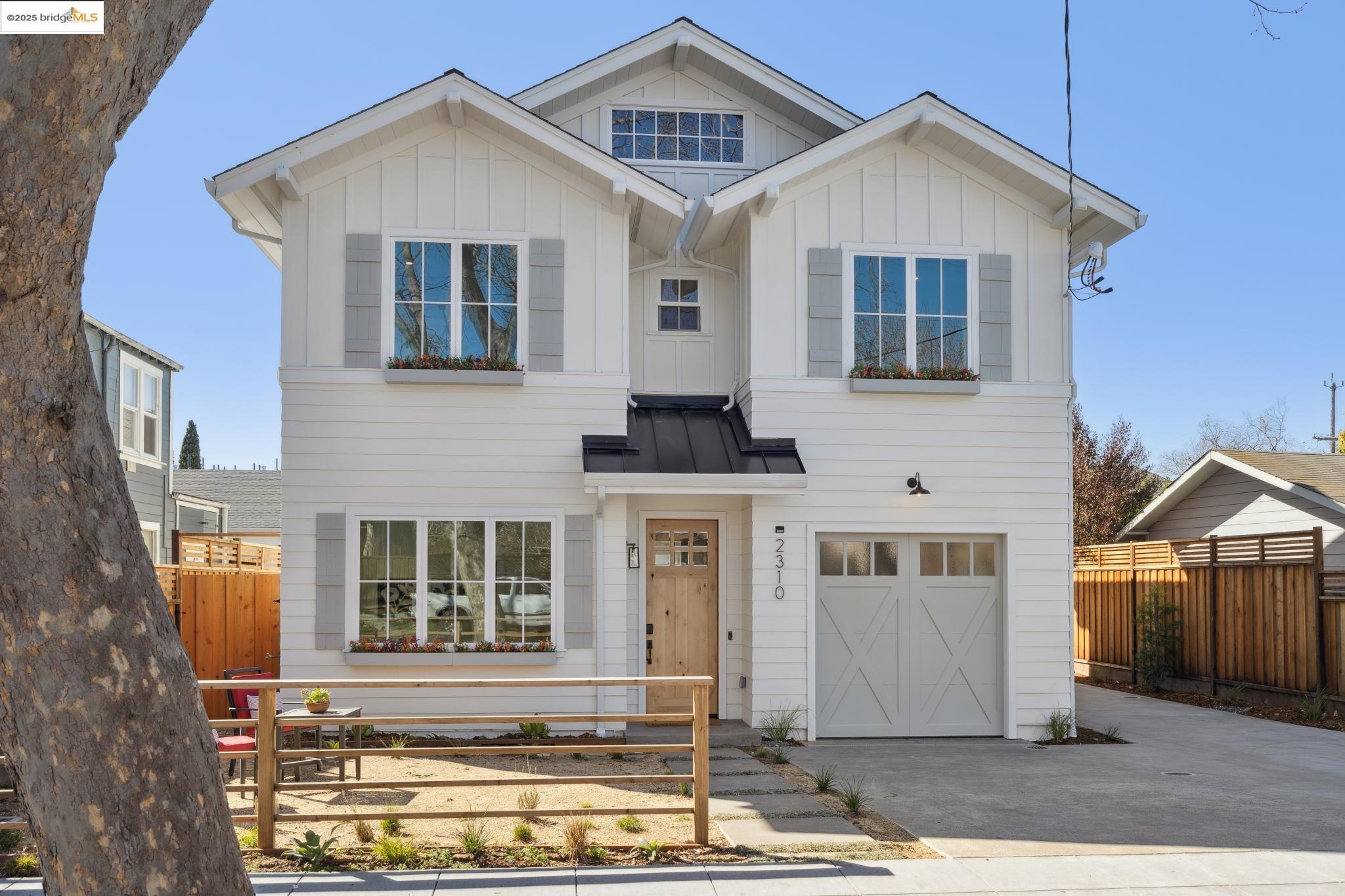 Detail Gallery Image 2 of 46 For 2310 Eighth St, Berkeley,  CA 94710 - 4 Beds | 3 Baths