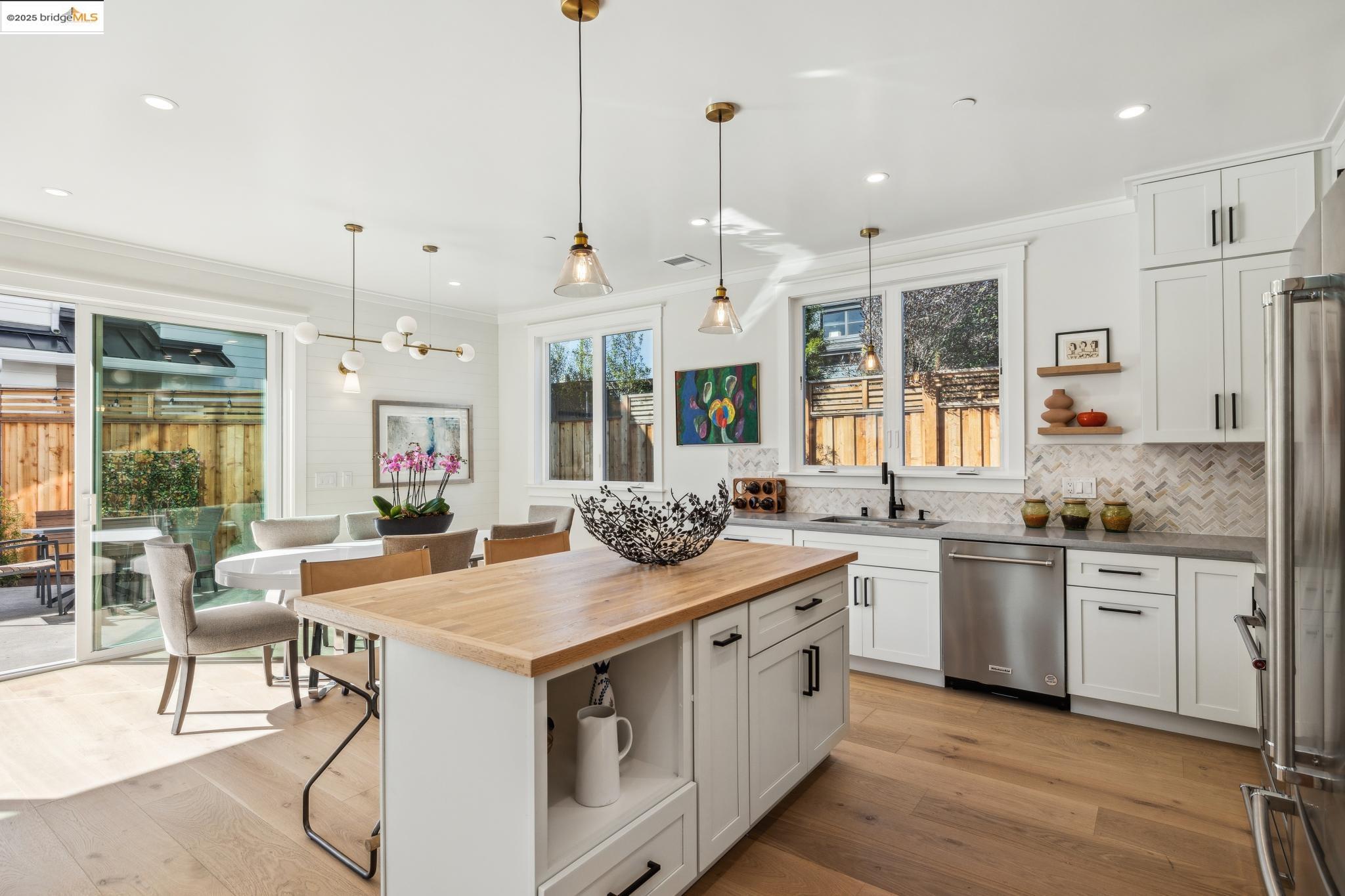 Detail Gallery Image 16 of 46 For 2310 Eighth St, Berkeley,  CA 94710 - 4 Beds | 3 Baths