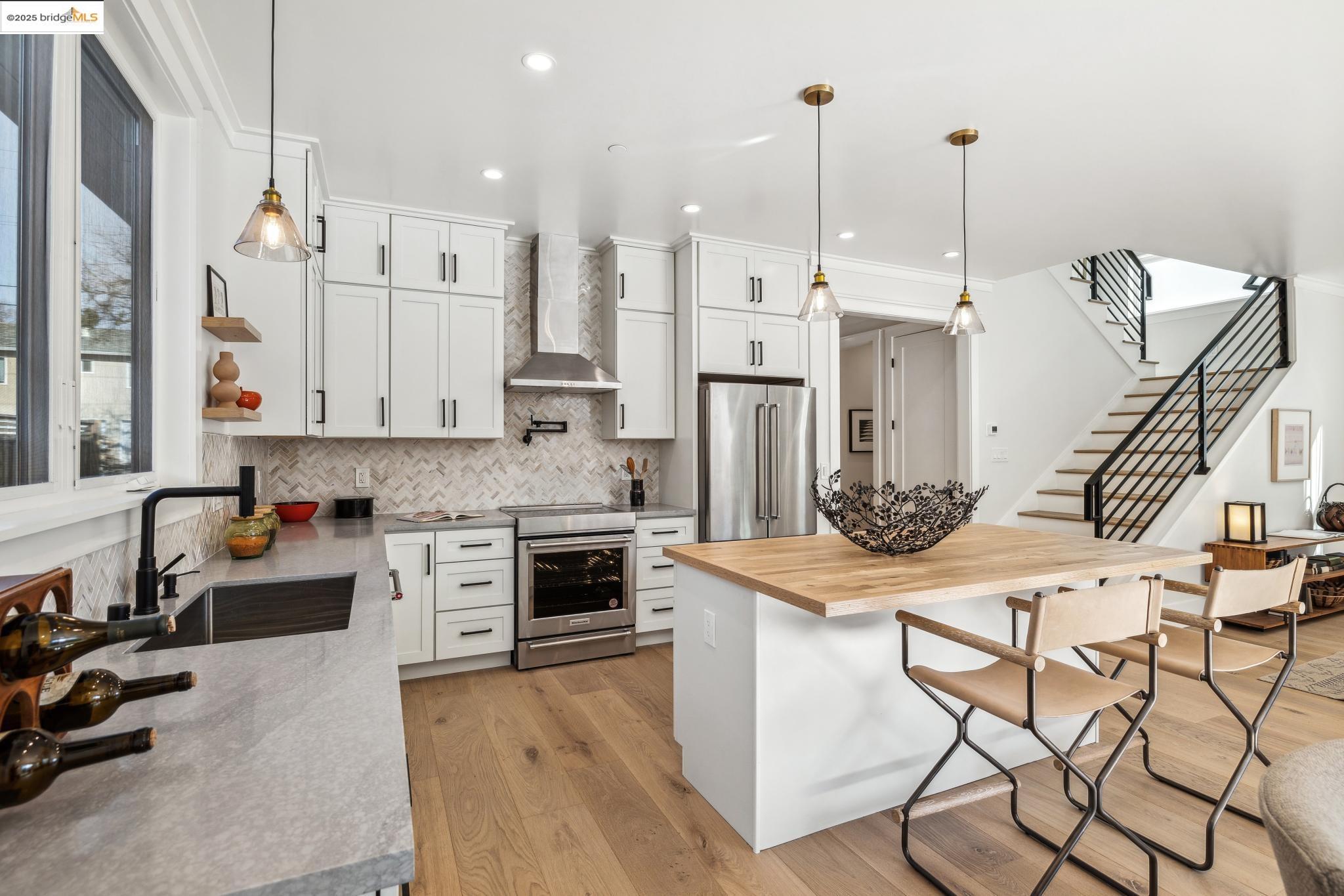 Detail Gallery Image 18 of 46 For 2310 Eighth St, Berkeley,  CA 94710 - 4 Beds | 3 Baths