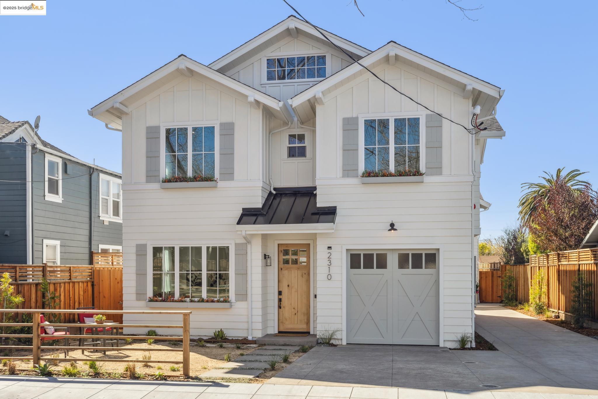 Detail Gallery Image 3 of 46 For 2310 Eighth St, Berkeley,  CA 94710 - 4 Beds | 3 Baths