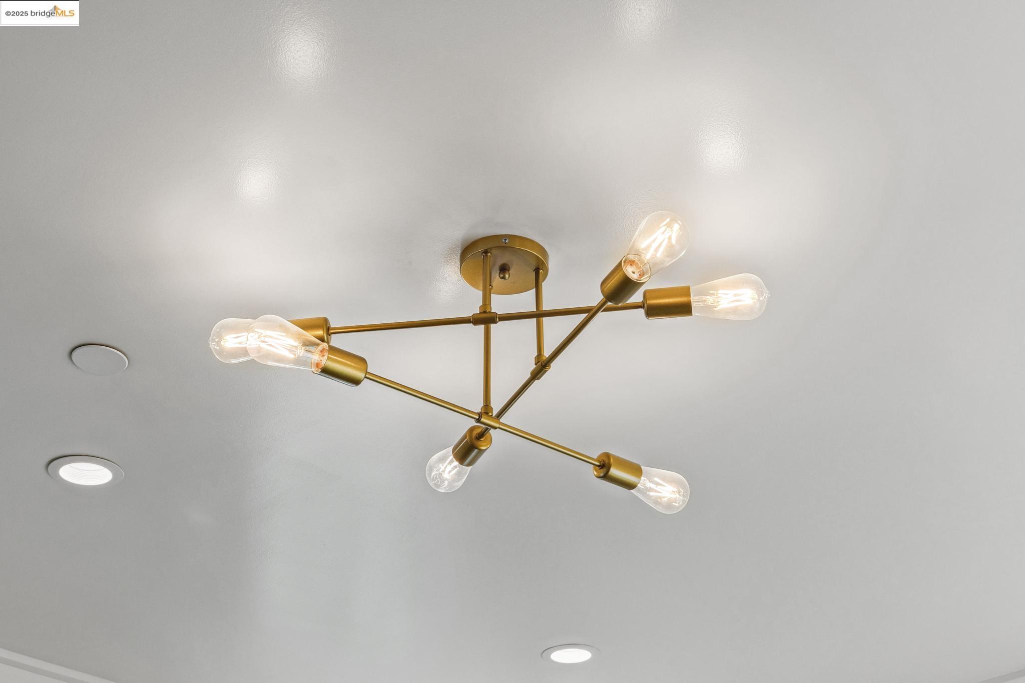 Detail Gallery Image 21 of 46 For 2310 Eighth St, Berkeley,  CA 94710 - 4 Beds | 3 Baths