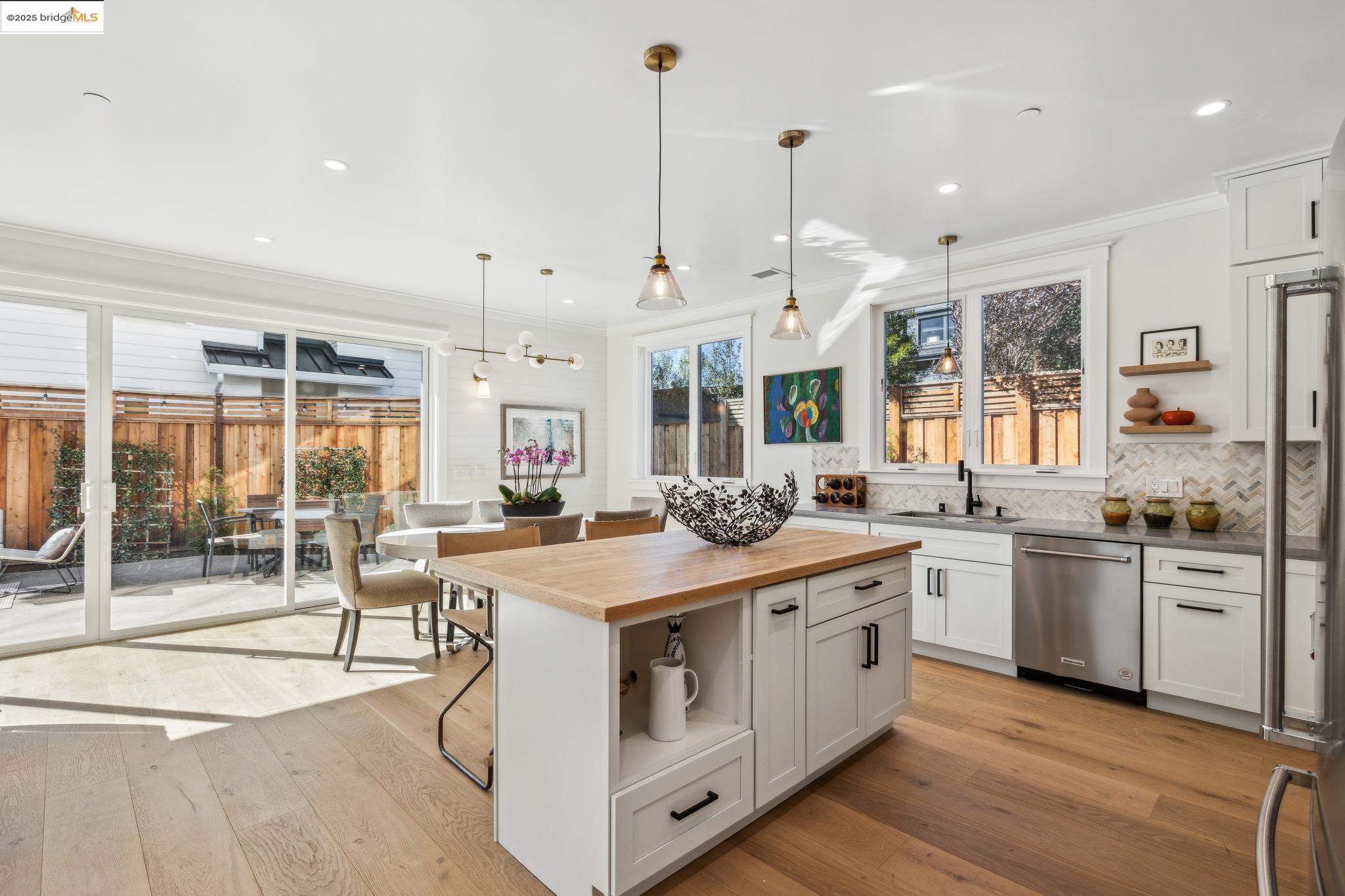 Detail Gallery Image 23 of 46 For 2310 Eighth St, Berkeley,  CA 94710 - 4 Beds | 3 Baths