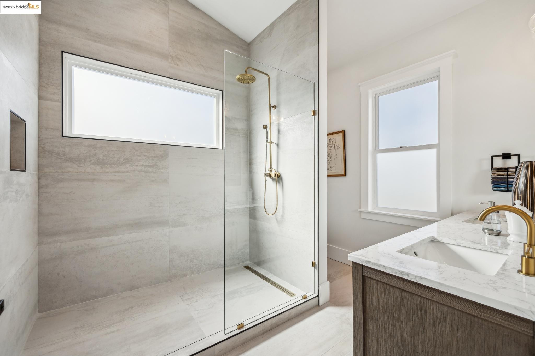 Detail Gallery Image 30 of 46 For 2310 Eighth St, Berkeley,  CA 94710 - 4 Beds | 3 Baths