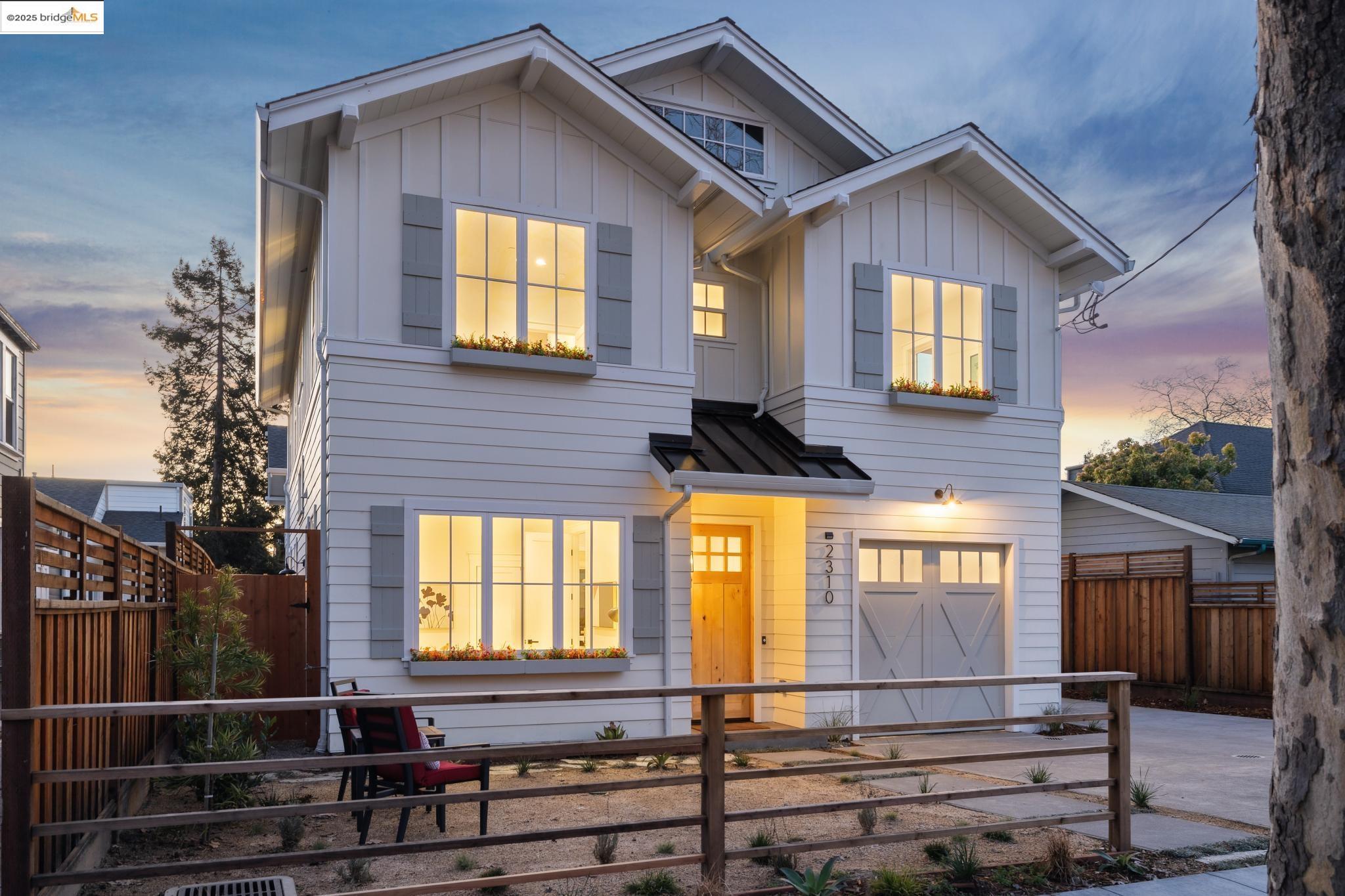 Detail Gallery Image 4 of 46 For 2310 Eighth St, Berkeley,  CA 94710 - 4 Beds | 3 Baths