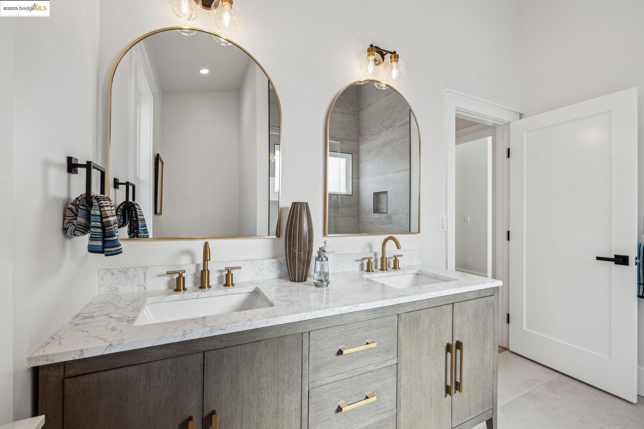 Detail Gallery Image 32 of 46 For 2310 Eighth St, Berkeley,  CA 94710 - 4 Beds | 3 Baths