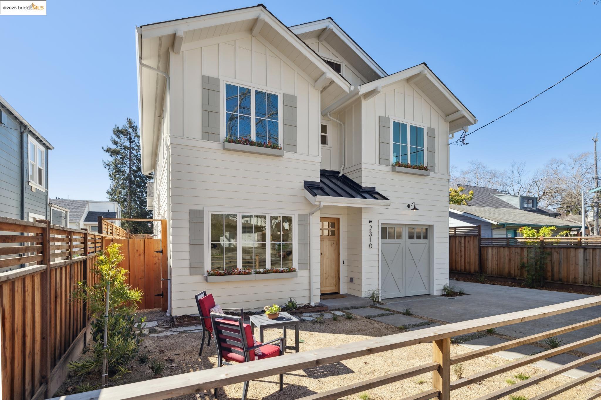 Detail Gallery Image 5 of 46 For 2310 Eighth St, Berkeley,  CA 94710 - 4 Beds | 3 Baths