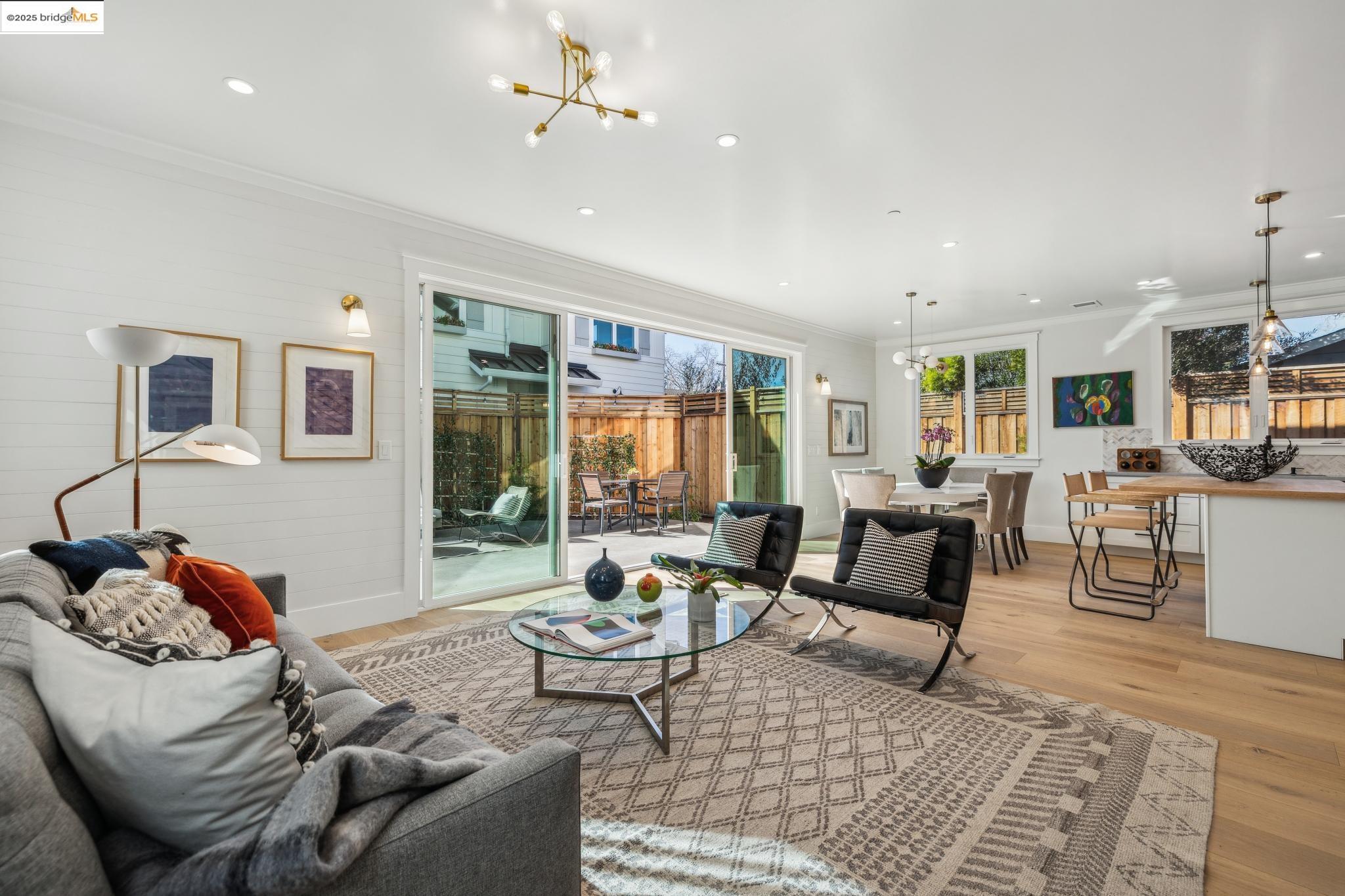 Detail Gallery Image 8 of 46 For 2310 Eighth St, Berkeley,  CA 94710 - 4 Beds | 3 Baths