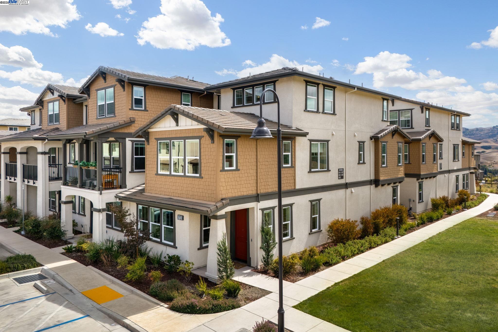 Detail Gallery Image 2 of 60 For 61109 via Vicenza, San Ramon,  CA 94583 - 4 Beds | 3/1 Baths