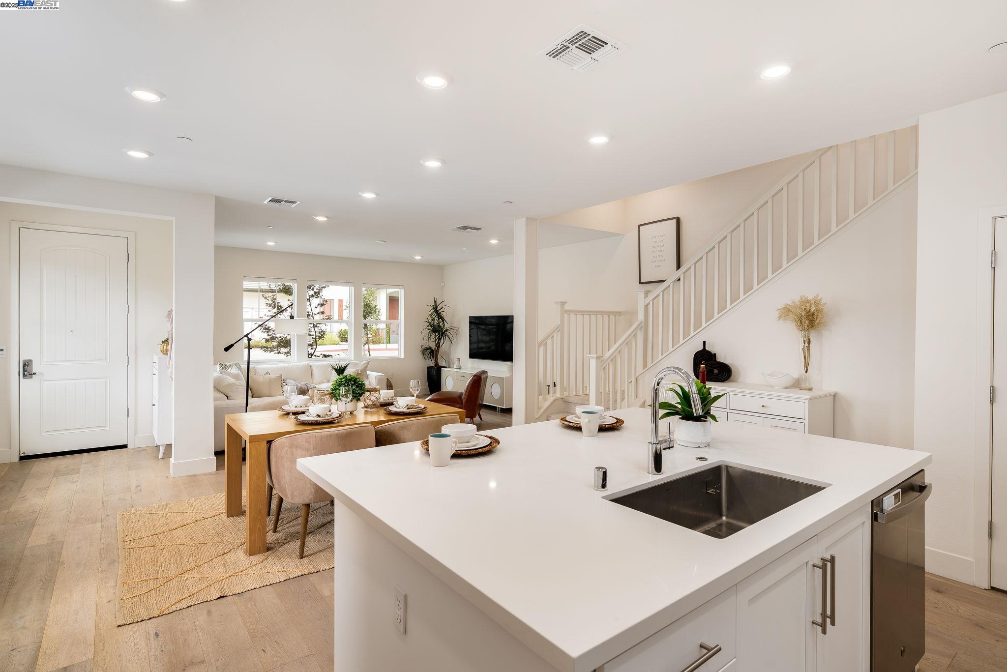 Detail Gallery Image 12 of 60 For 61109 via Vicenza, San Ramon,  CA 94583 - 4 Beds | 3/1 Baths