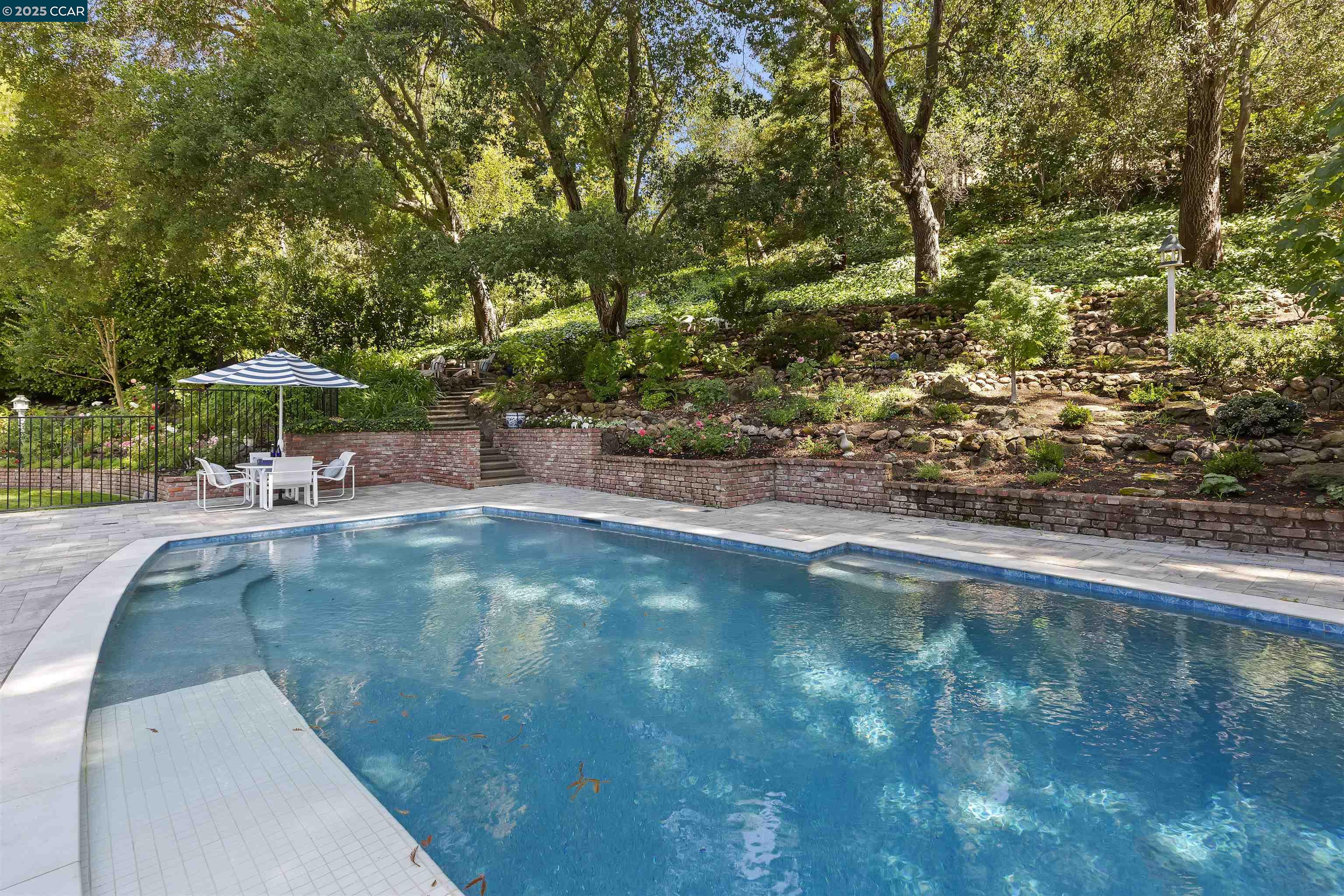 Detail Gallery Image 2 of 47 For 130 Amber Valley Dr, Orinda,  CA 94563 - 5 Beds | 3/1 Baths