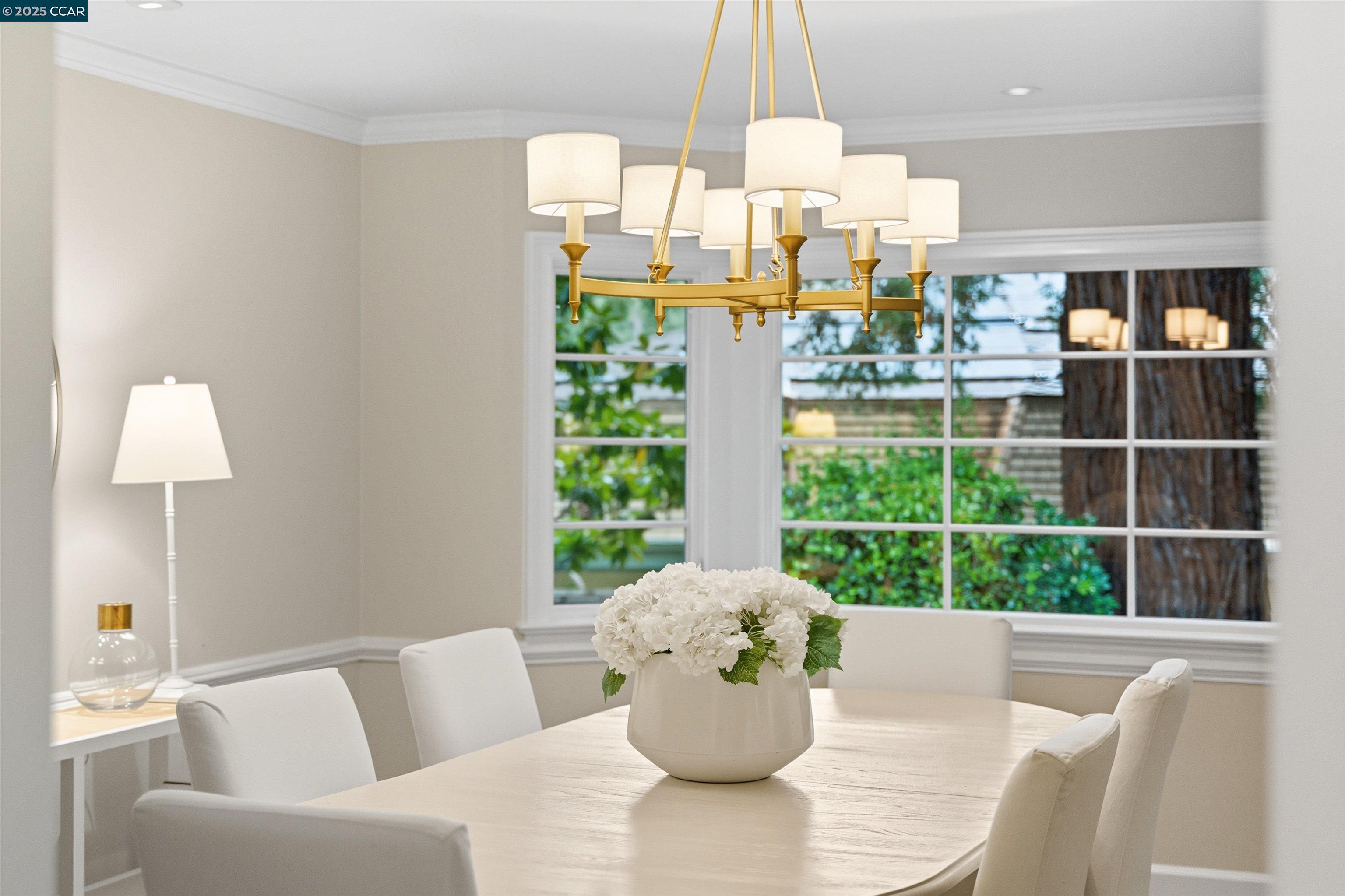 Detail Gallery Image 12 of 47 For 130 Amber Valley Dr, Orinda,  CA 94563 - 5 Beds | 3/1 Baths
