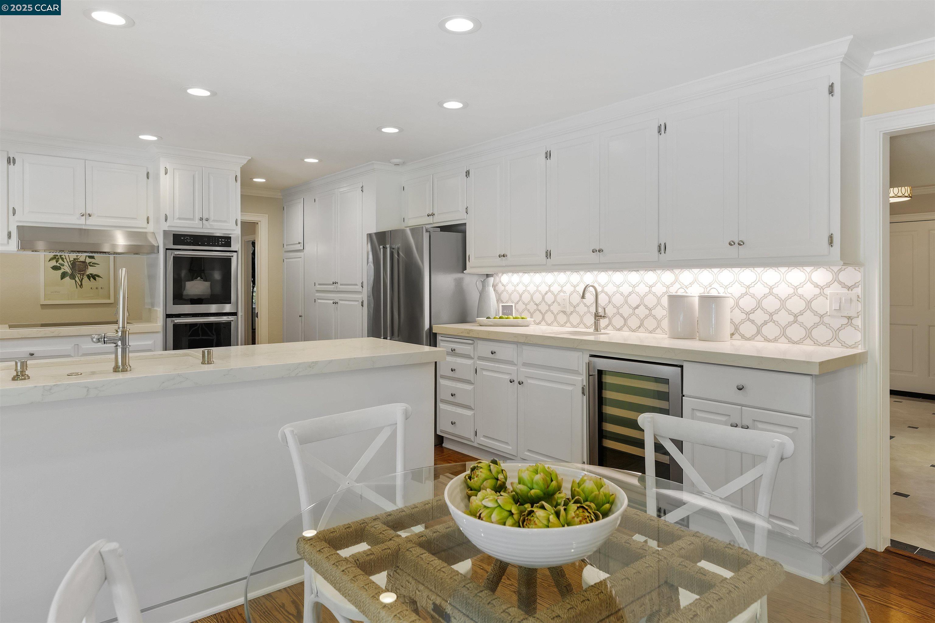 Detail Gallery Image 16 of 47 For 130 Amber Valley Dr, Orinda,  CA 94563 - 5 Beds | 3/1 Baths