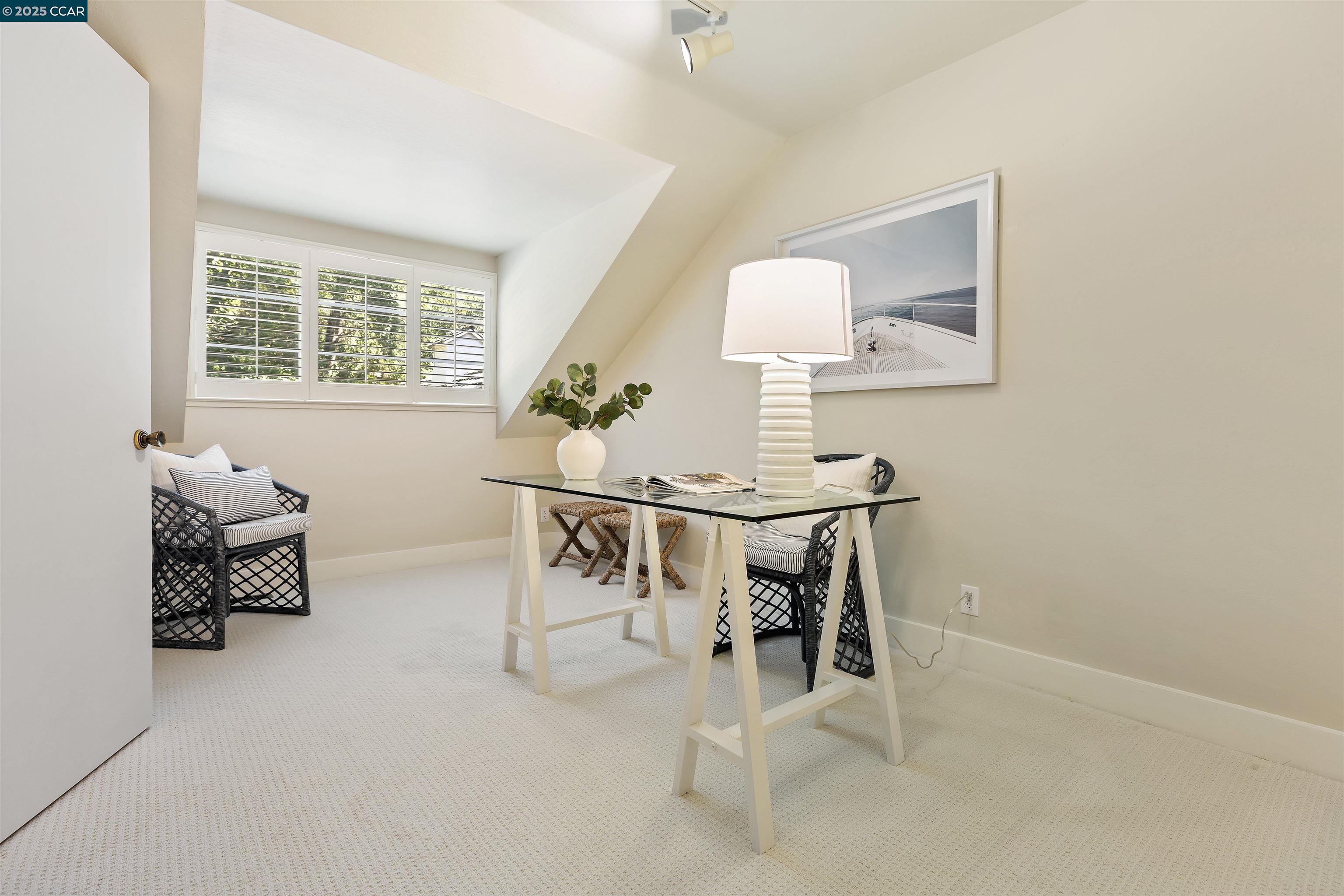 Detail Gallery Image 33 of 47 For 130 Amber Valley Dr, Orinda,  CA 94563 - 5 Beds | 3/1 Baths