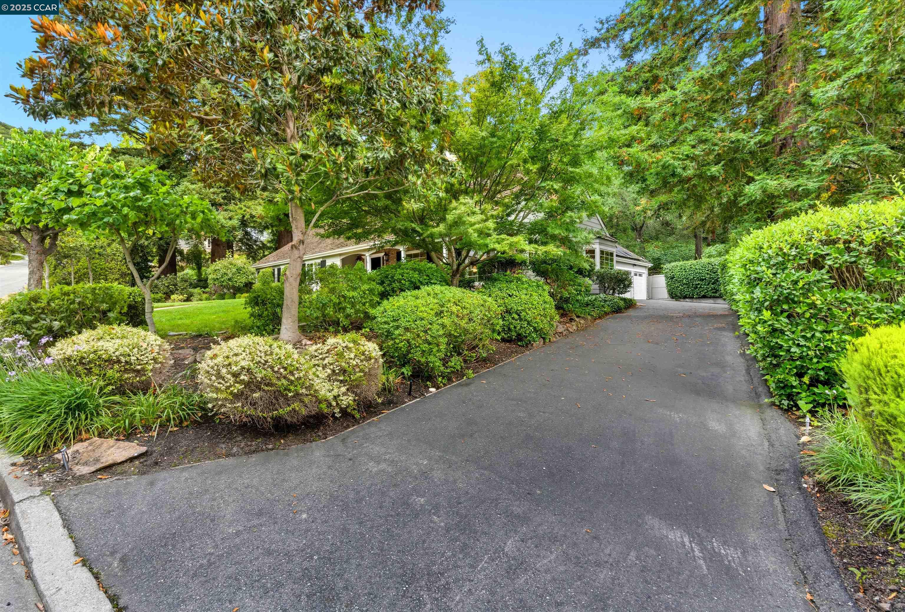 Detail Gallery Image 40 of 47 For 130 Amber Valley Dr, Orinda,  CA 94563 - 5 Beds | 3/1 Baths