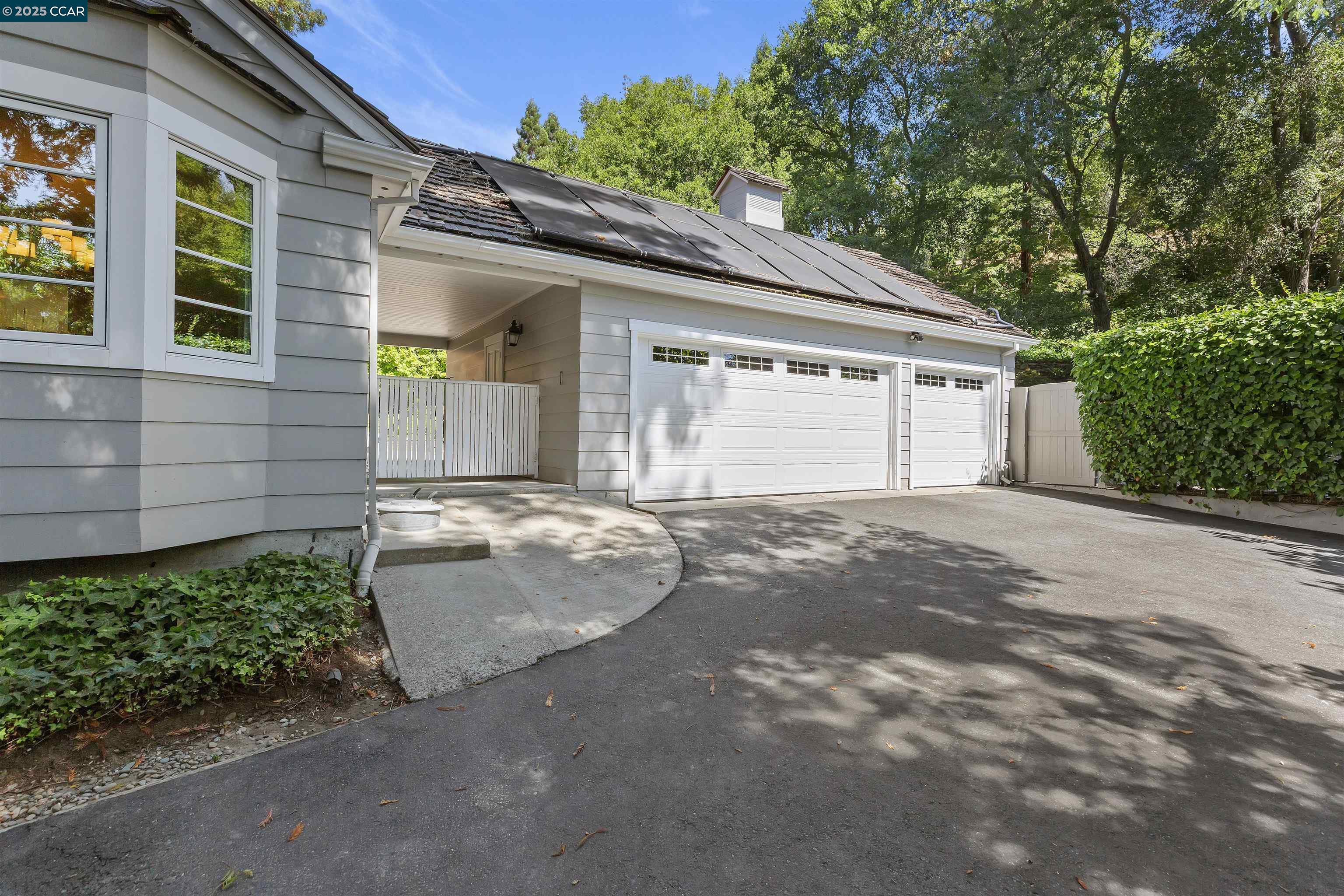 Detail Gallery Image 41 of 47 For 130 Amber Valley Dr, Orinda,  CA 94563 - 5 Beds | 3/1 Baths