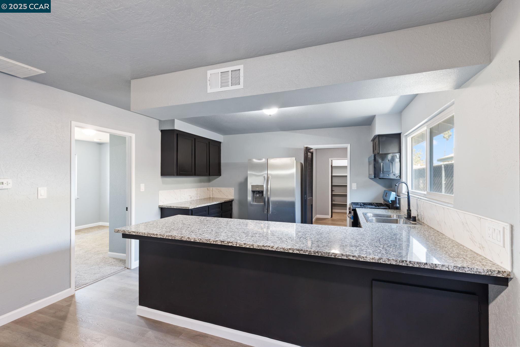 Detail Gallery Image 11 of 42 For 1667 S Plumas St, Fresno,  CA 93706 - 4 Beds | 2 Baths