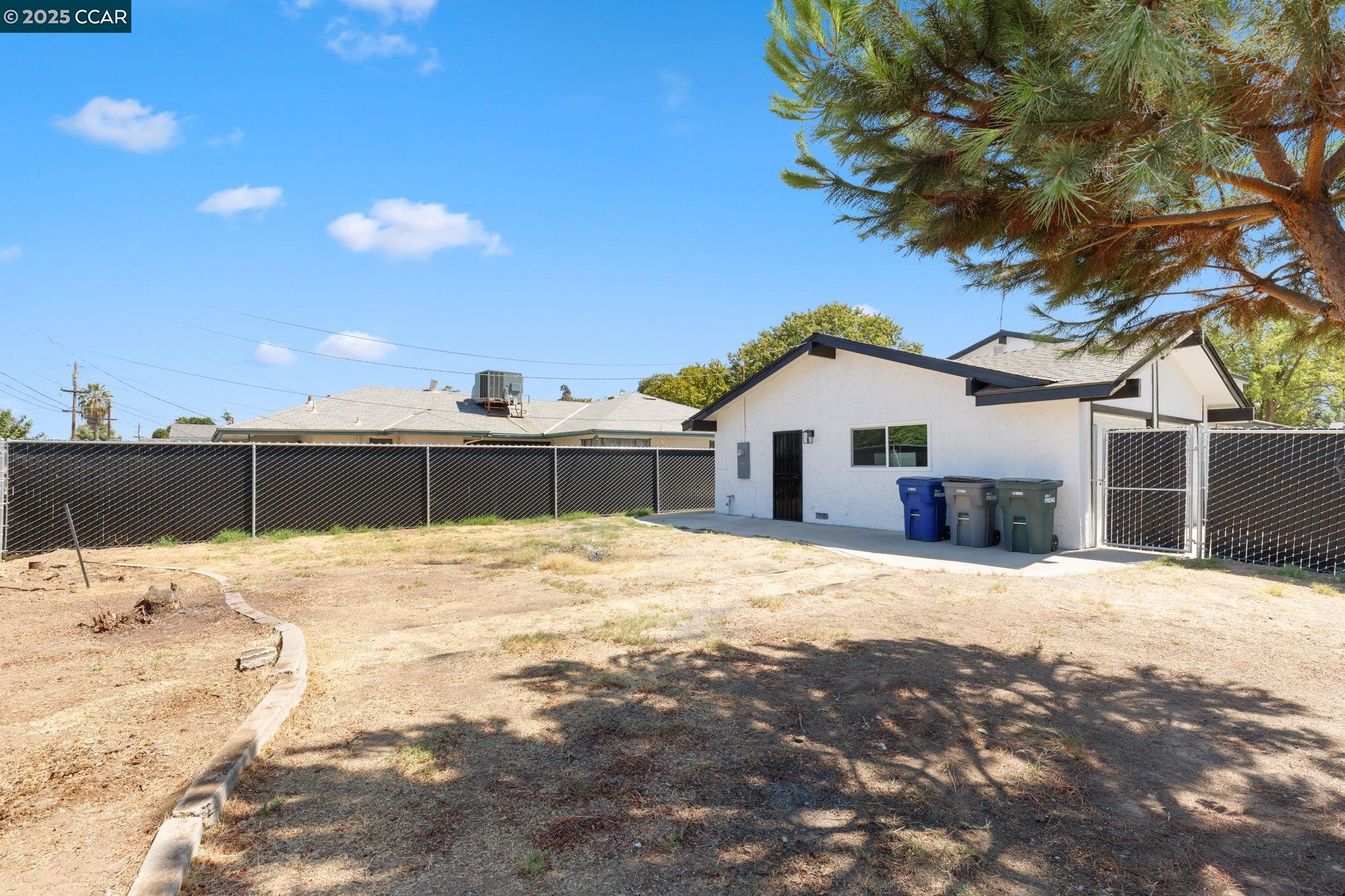 Detail Gallery Image 30 of 42 For 1667 S Plumas St, Fresno,  CA 93706 - 4 Beds | 2 Baths
