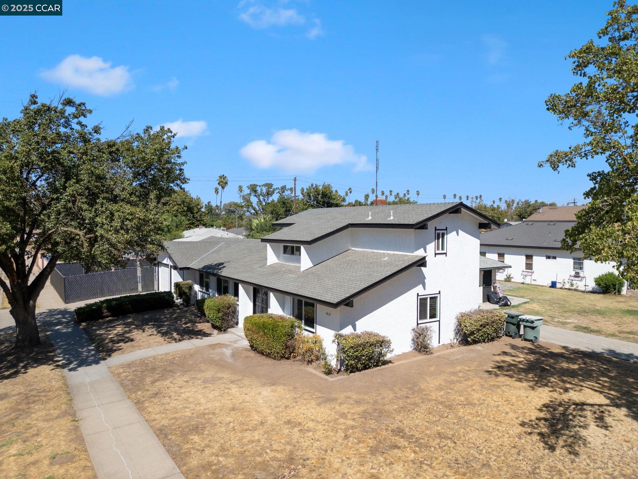 Detail Gallery Image 3 of 42 For 1667 S Plumas St, Fresno,  CA 93706 - 4 Beds | 2 Baths