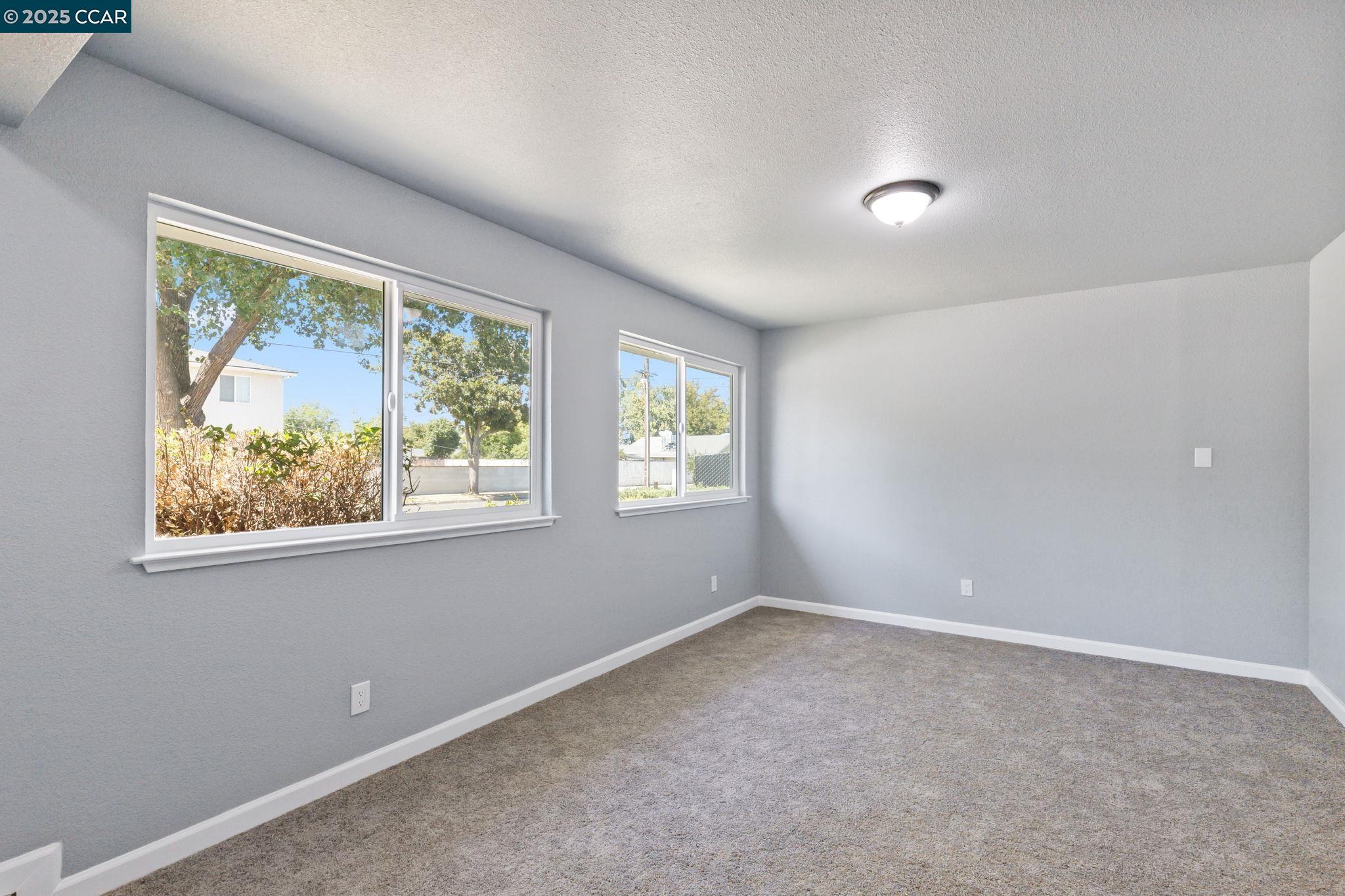 Detail Gallery Image 5 of 42 For 1667 S Plumas St, Fresno,  CA 93706 - 4 Beds | 2 Baths