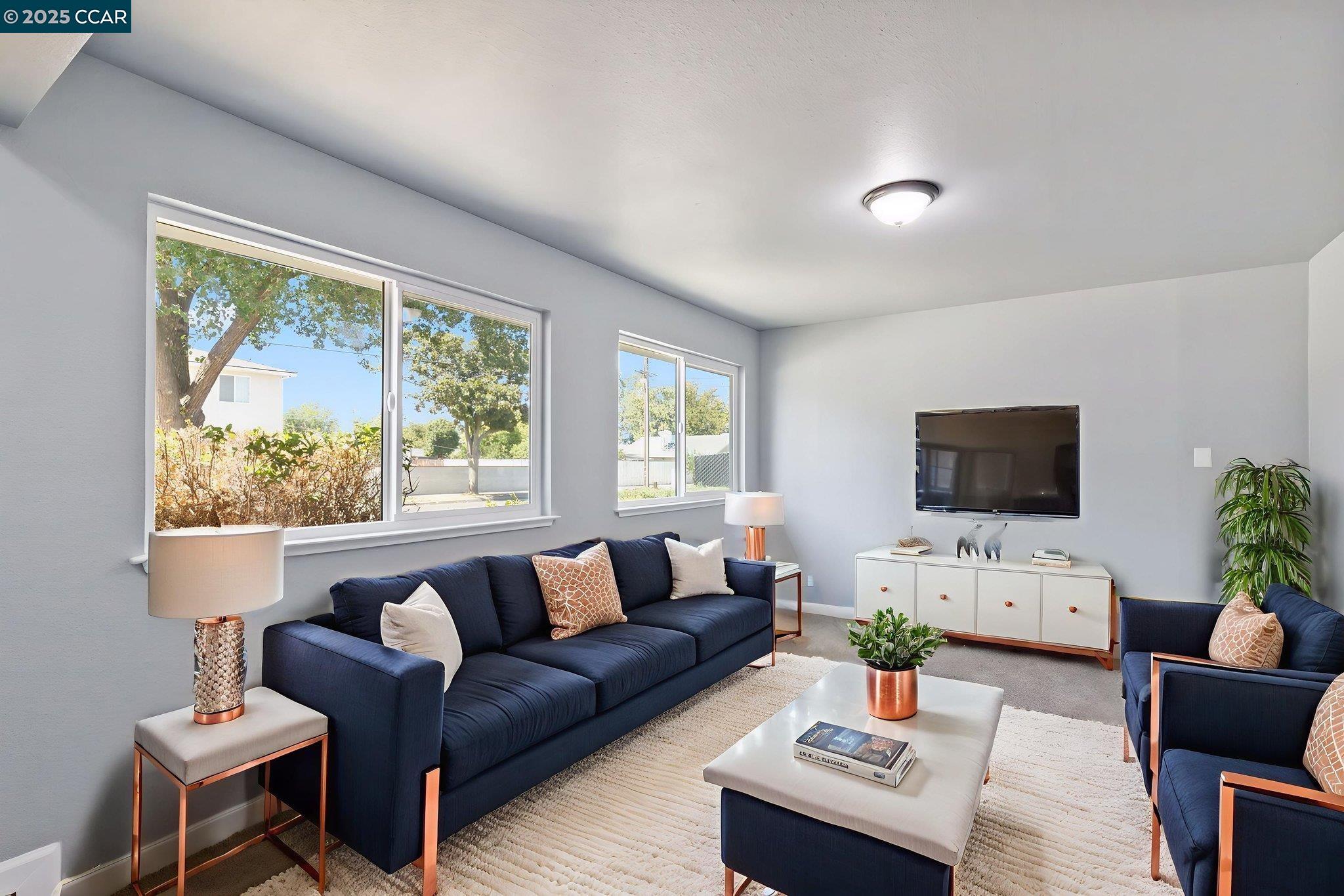Detail Gallery Image 6 of 42 For 1667 S Plumas St, Fresno,  CA 93706 - 4 Beds | 2 Baths