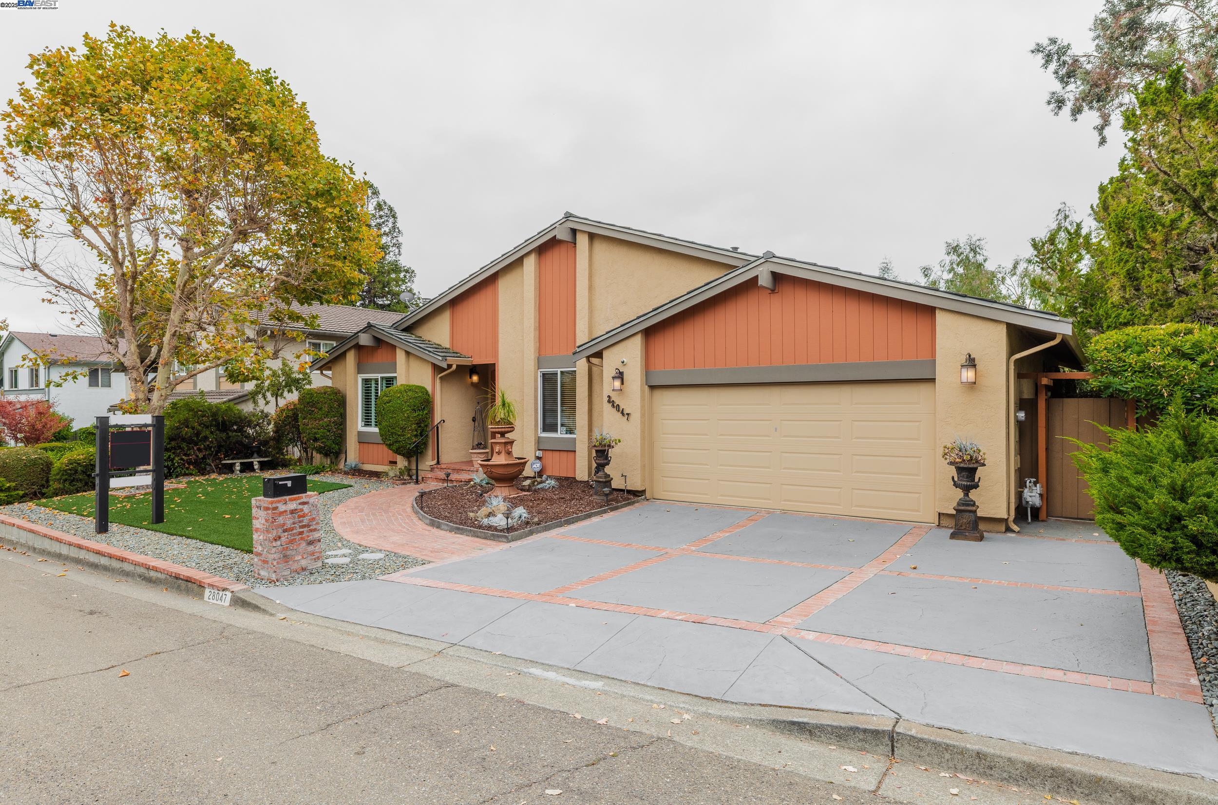 Detail Gallery Image 2 of 34 For 28047 Dobbel Ave, Hayward,  CA 94542 - 3 Beds | 2 Baths