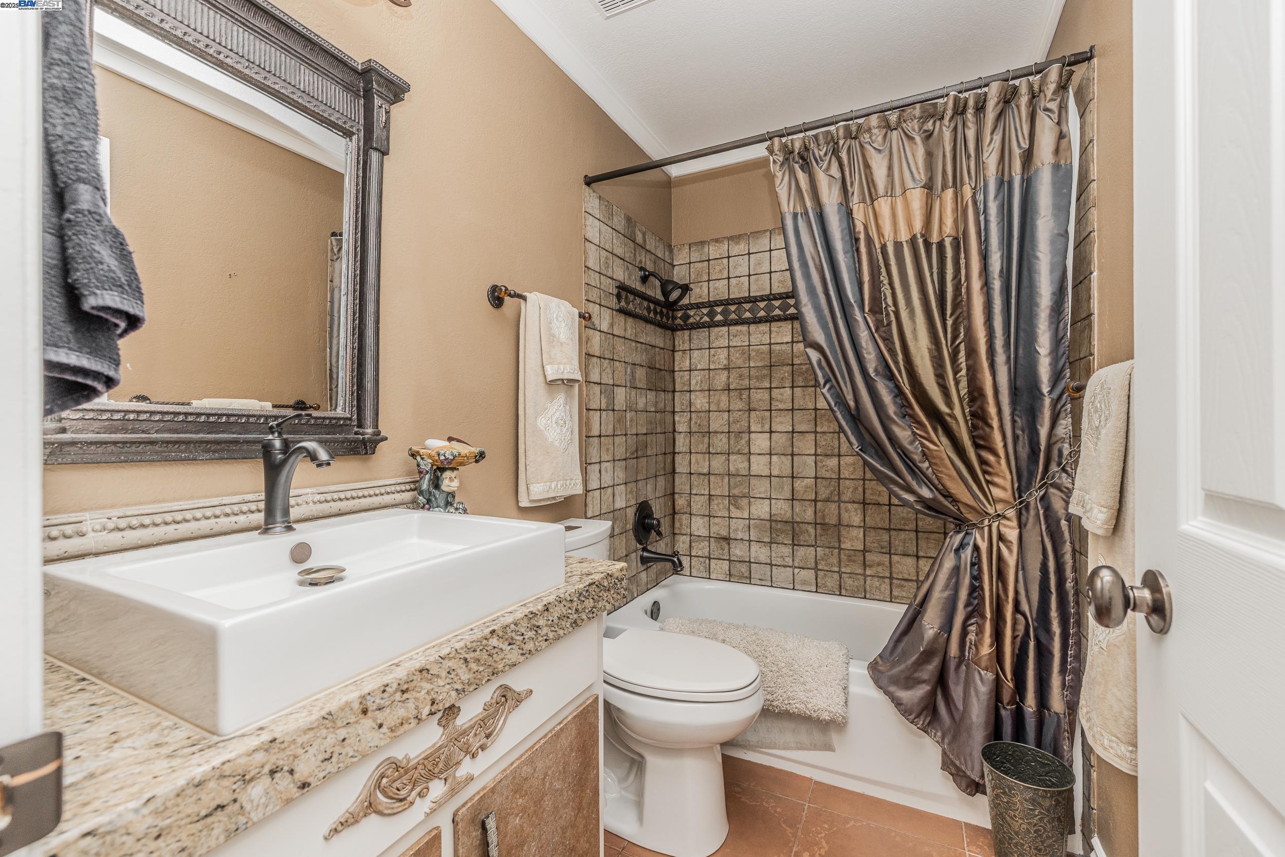Detail Gallery Image 14 of 34 For 28047 Dobbel Ave, Hayward,  CA 94542 - 3 Beds | 2 Baths