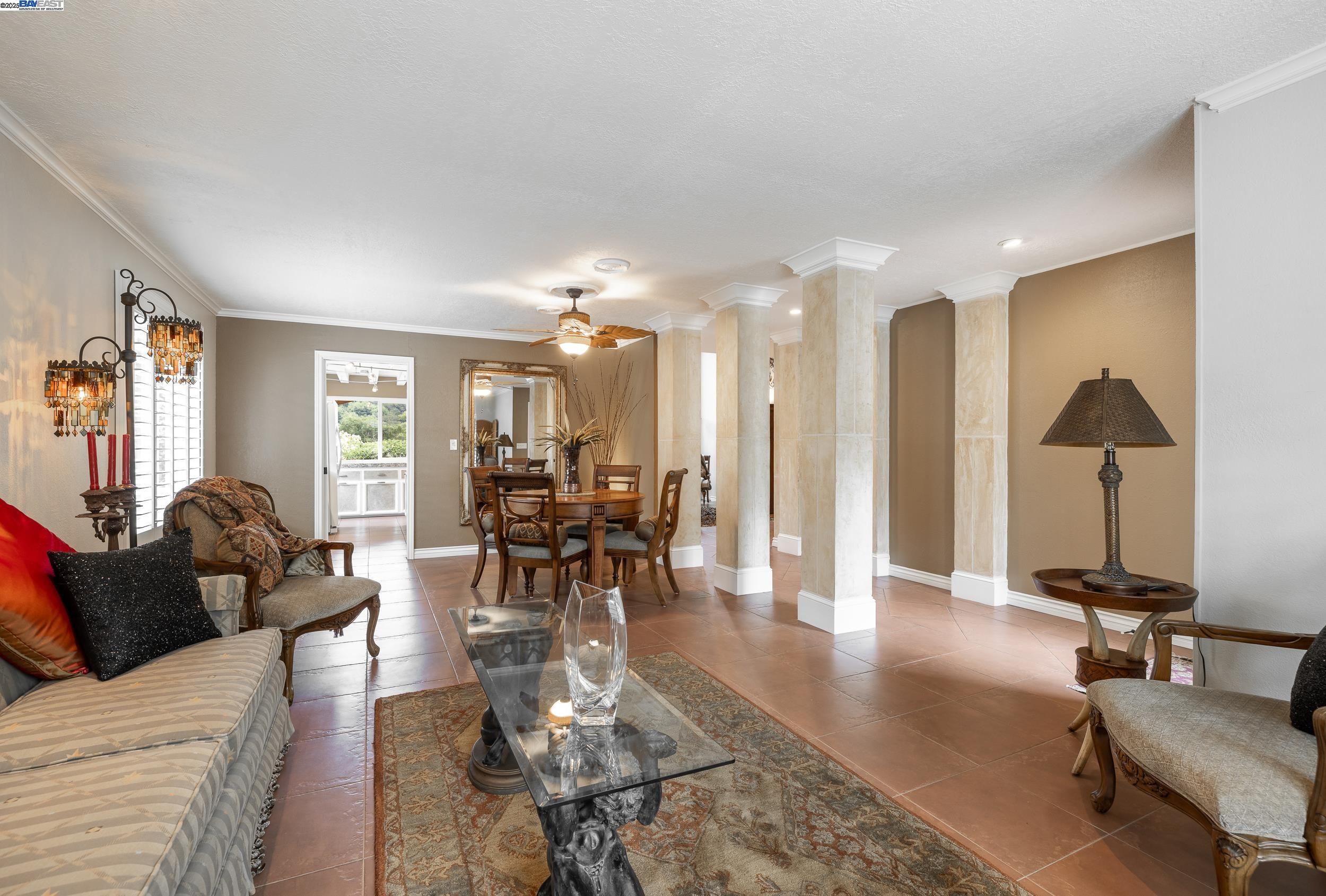 Detail Gallery Image 5 of 34 For 28047 Dobbel Ave, Hayward,  CA 94542 - 3 Beds | 2 Baths