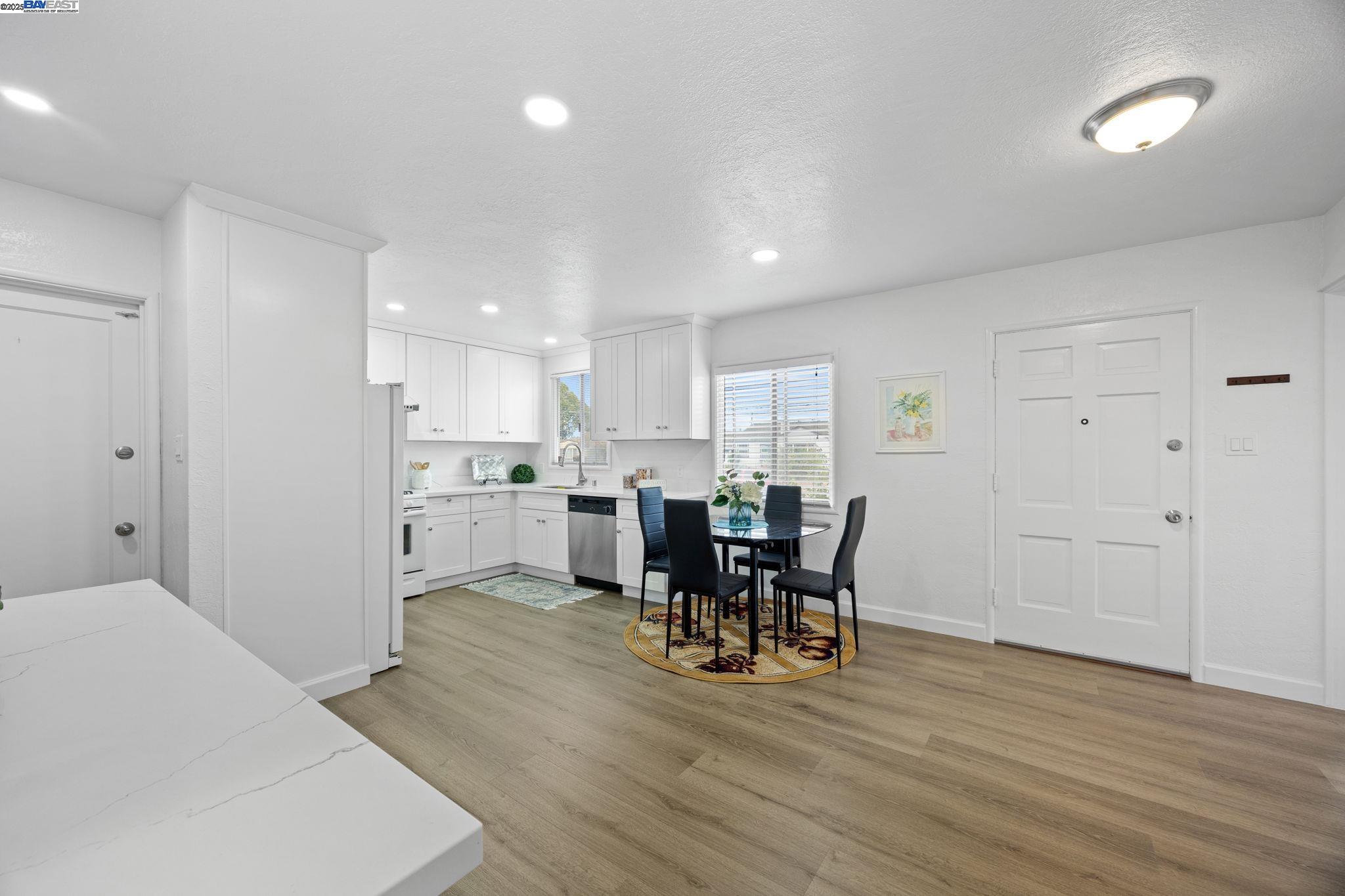 Detail Gallery Image 4 of 43 For 15102 Chapel Ct, San Leandro,  CA 94579 - 3 Beds | 2 Baths