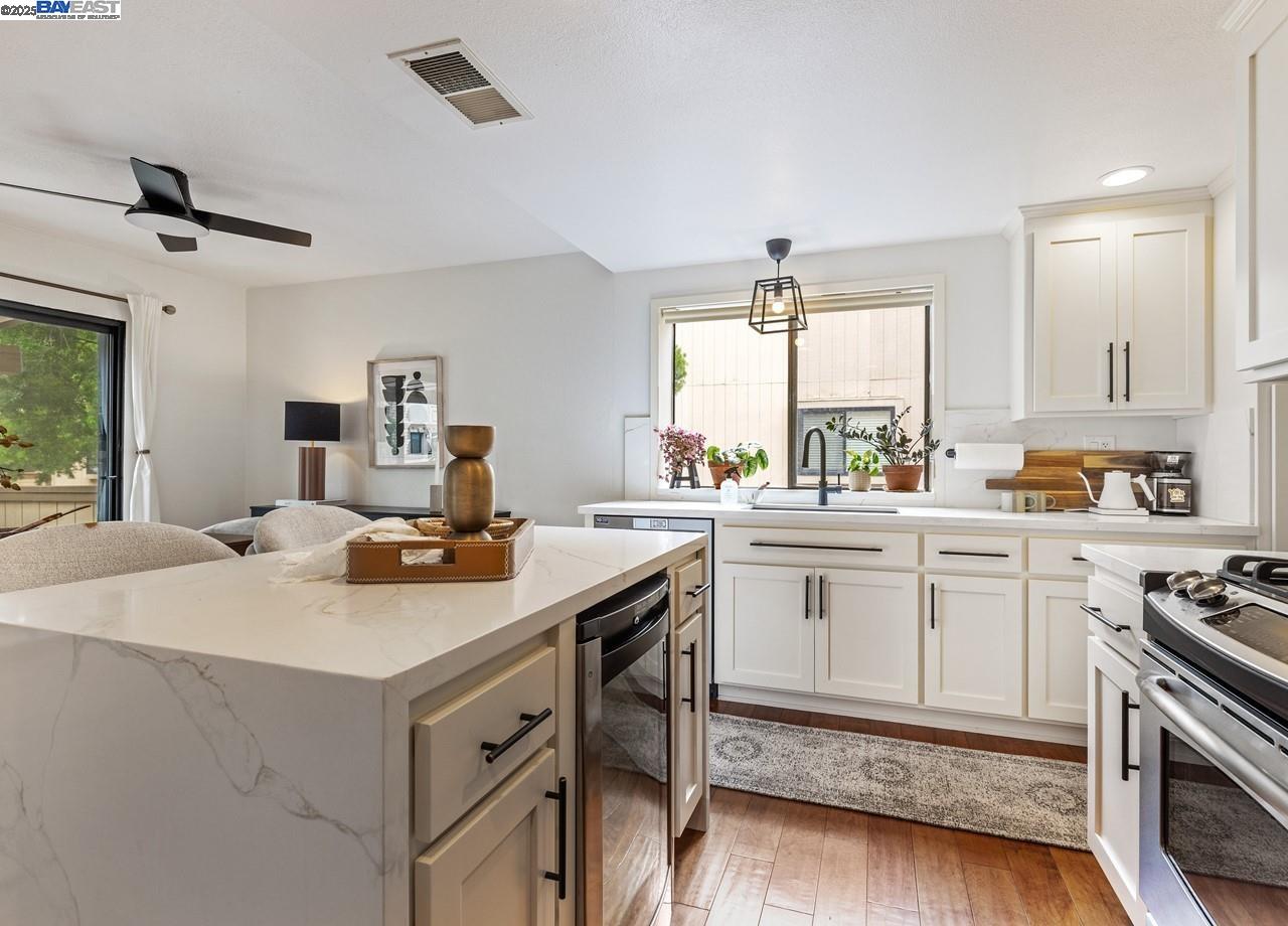 Detail Gallery Image 11 of 33 For 14566 S Bascom Ave, Los Gatos,  CA 95032 - 2 Beds | 2/1 Baths