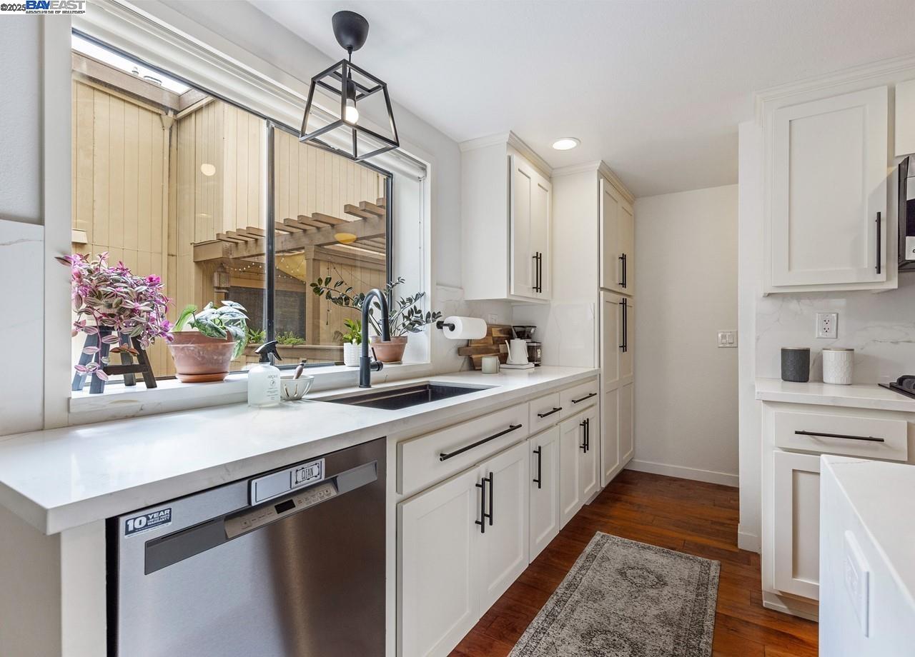 Detail Gallery Image 12 of 33 For 14566 S Bascom Ave, Los Gatos,  CA 95032 - 2 Beds | 2/1 Baths