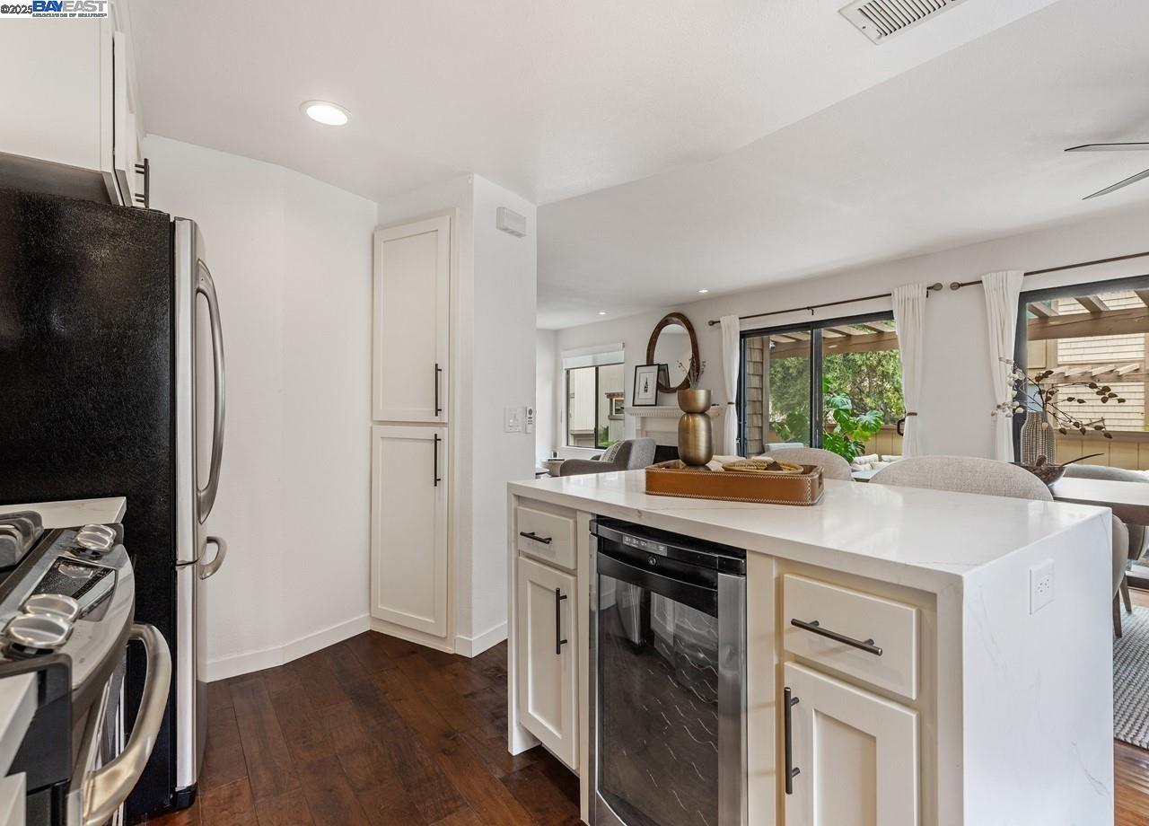 Detail Gallery Image 13 of 33 For 14566 S Bascom Ave, Los Gatos,  CA 95032 - 2 Beds | 2/1 Baths