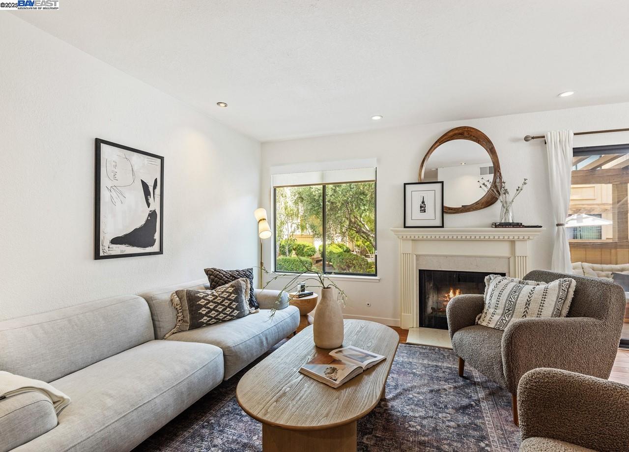 Detail Gallery Image 3 of 33 For 14566 S Bascom Ave, Los Gatos,  CA 95032 - 2 Beds | 2/1 Baths