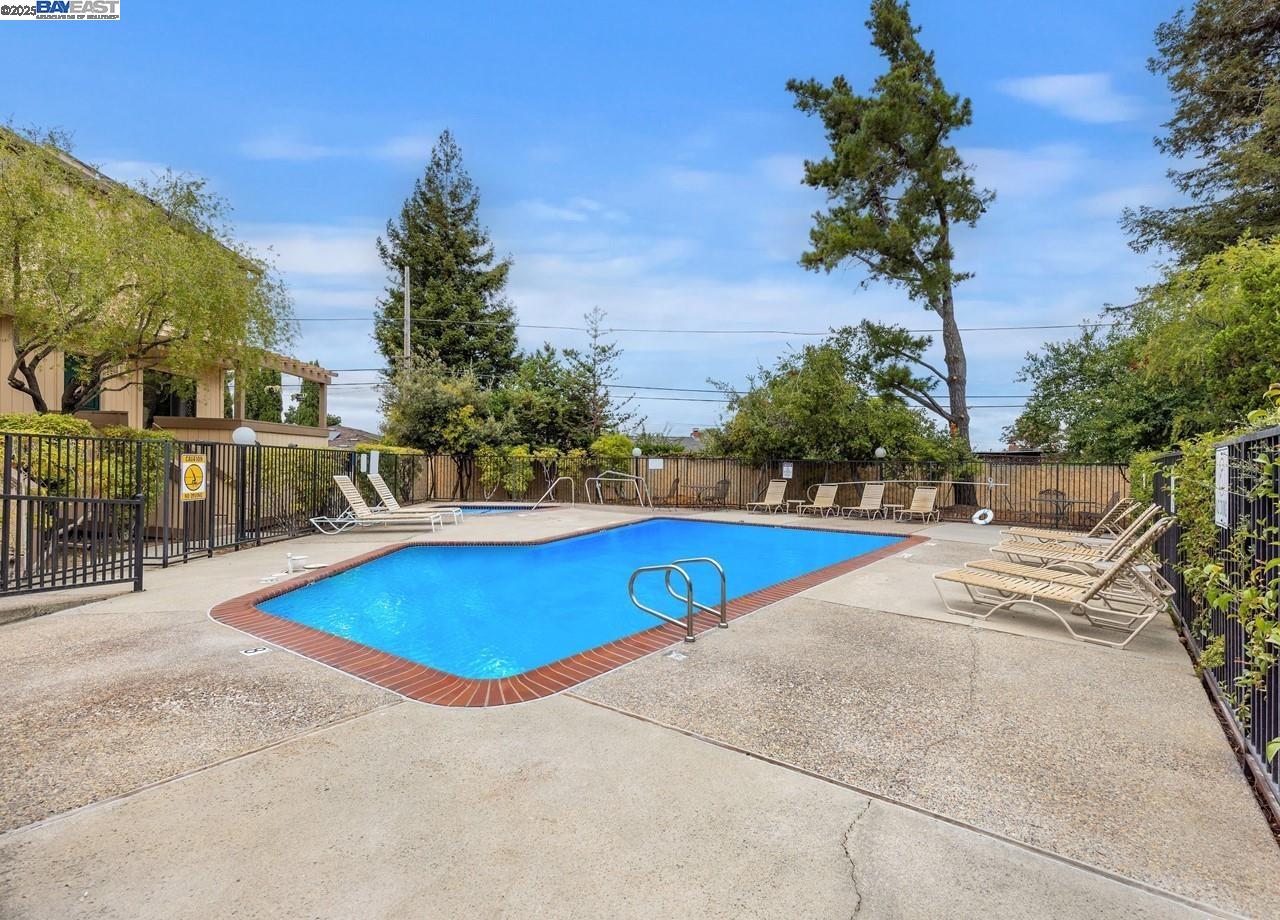 Detail Gallery Image 28 of 33 For 14566 S Bascom Ave, Los Gatos,  CA 95032 - 2 Beds | 2/1 Baths