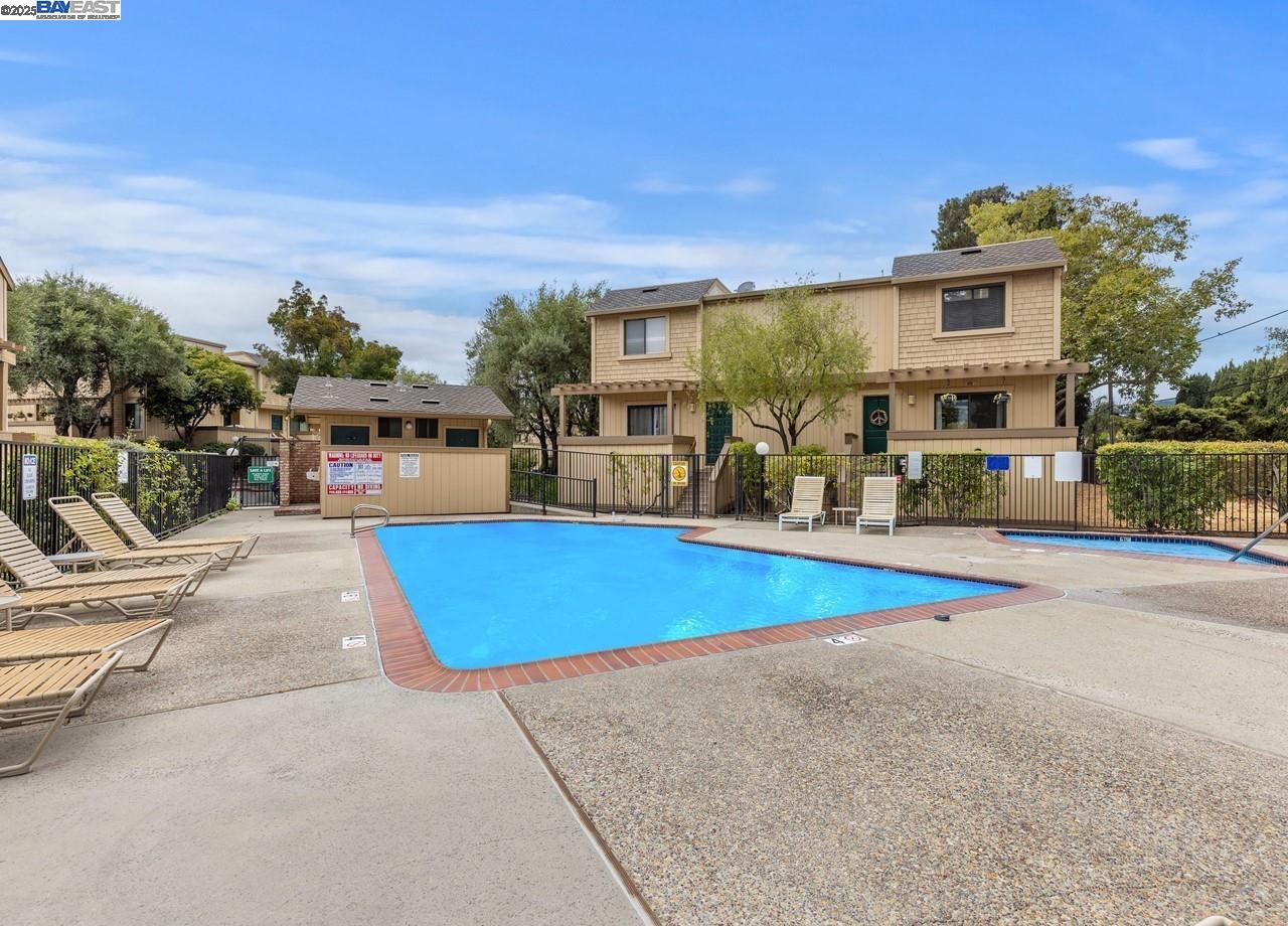 Detail Gallery Image 29 of 33 For 14566 S Bascom Ave, Los Gatos,  CA 95032 - 2 Beds | 2/1 Baths