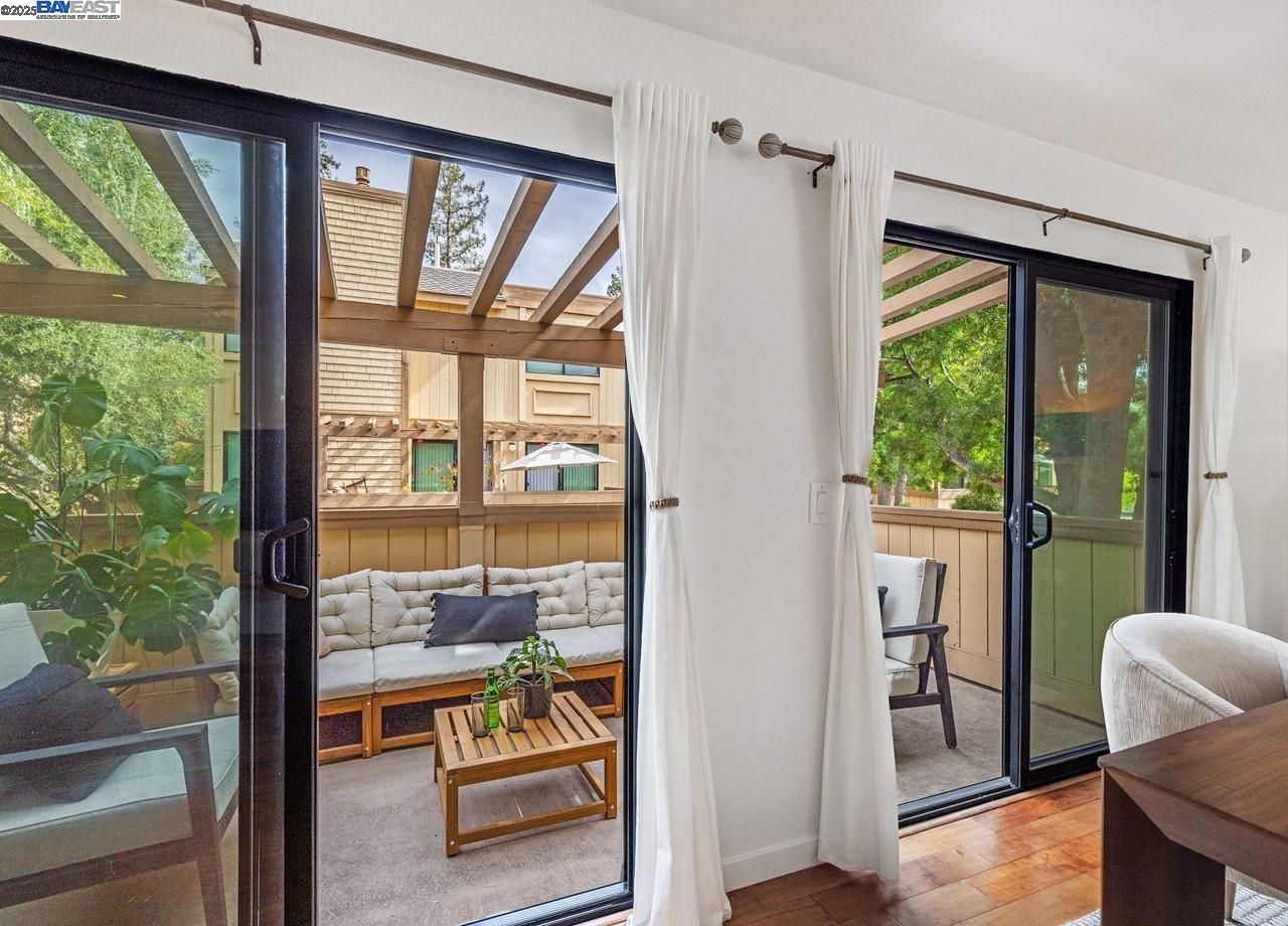 Detail Gallery Image 6 of 33 For 14566 S Bascom Ave, Los Gatos,  CA 95032 - 2 Beds | 2/1 Baths