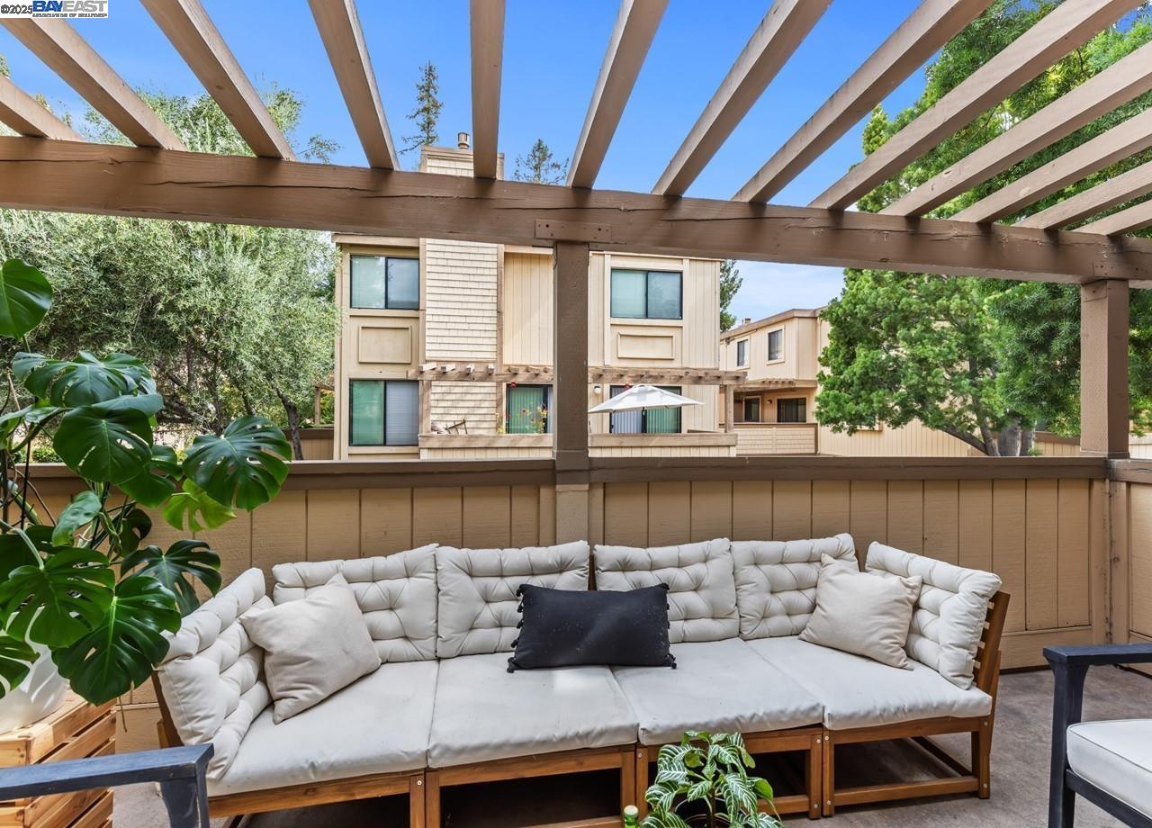 Detail Gallery Image 7 of 33 For 14566 S Bascom Ave, Los Gatos,  CA 95032 - 2 Beds | 2/1 Baths