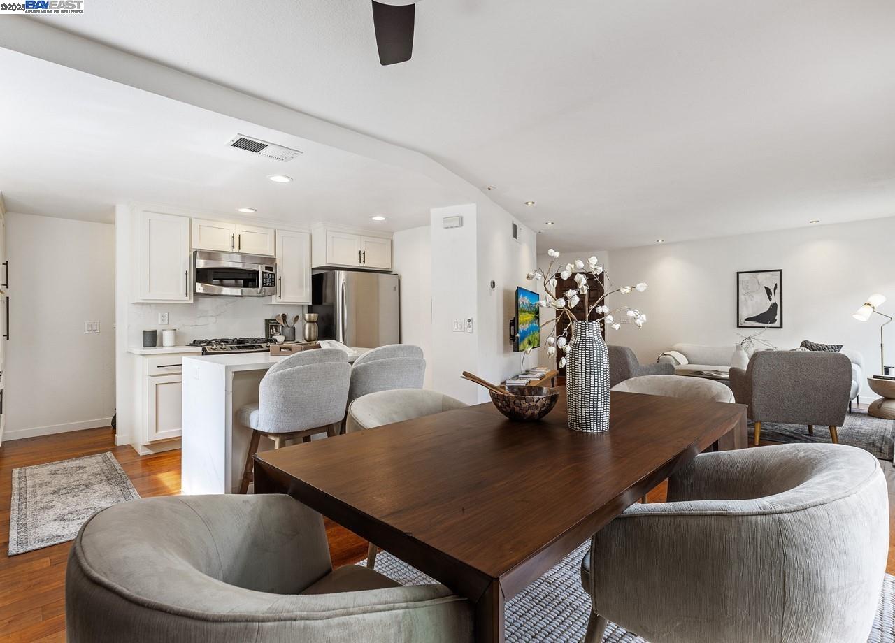 Detail Gallery Image 9 of 33 For 14566 S Bascom Ave, Los Gatos,  CA 95032 - 2 Beds | 2/1 Baths