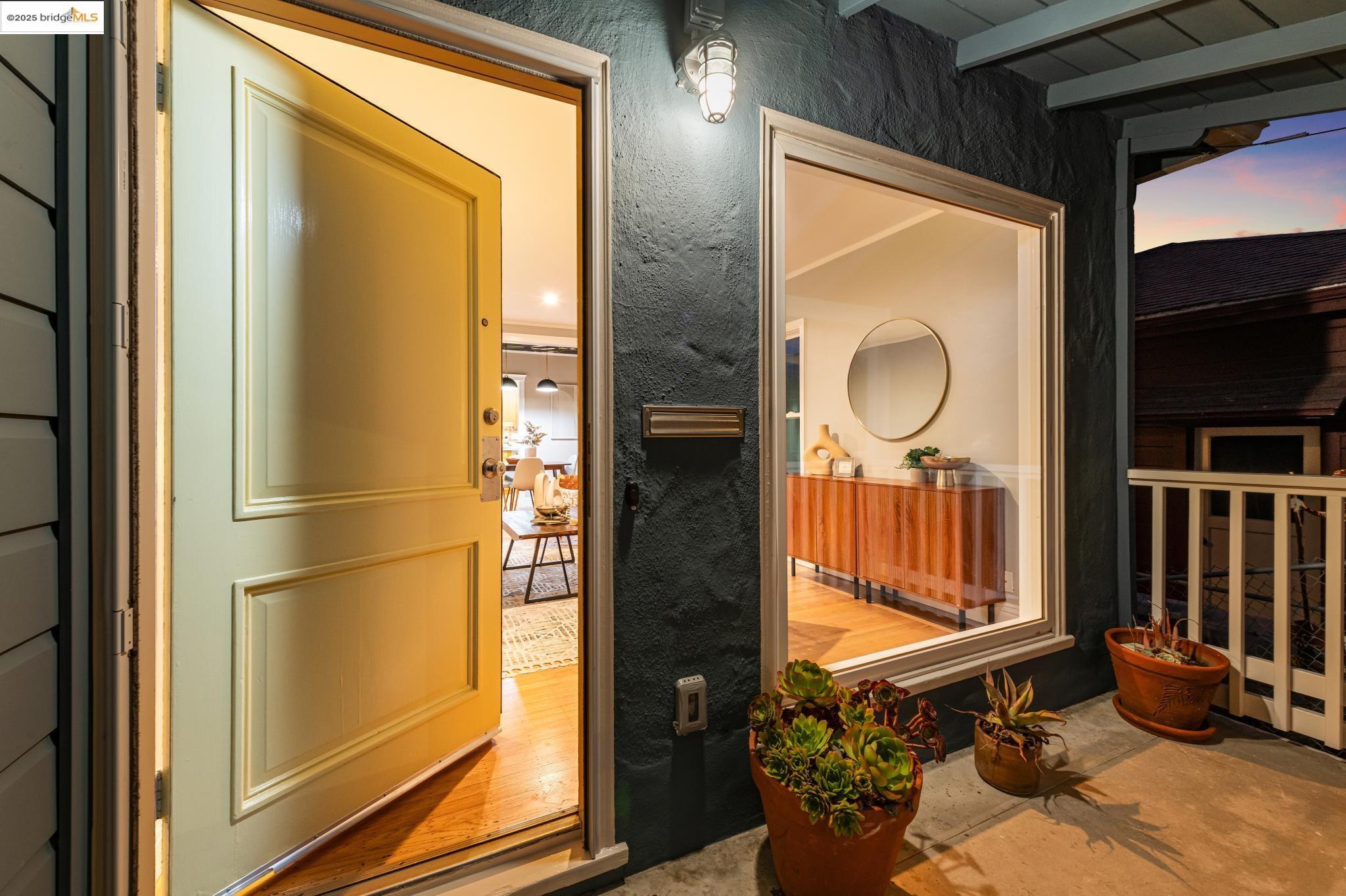 Detail Gallery Image 2 of 43 For 1804 San Benito St, Richmond,  CA 94804 - 2 Beds | 2 Baths