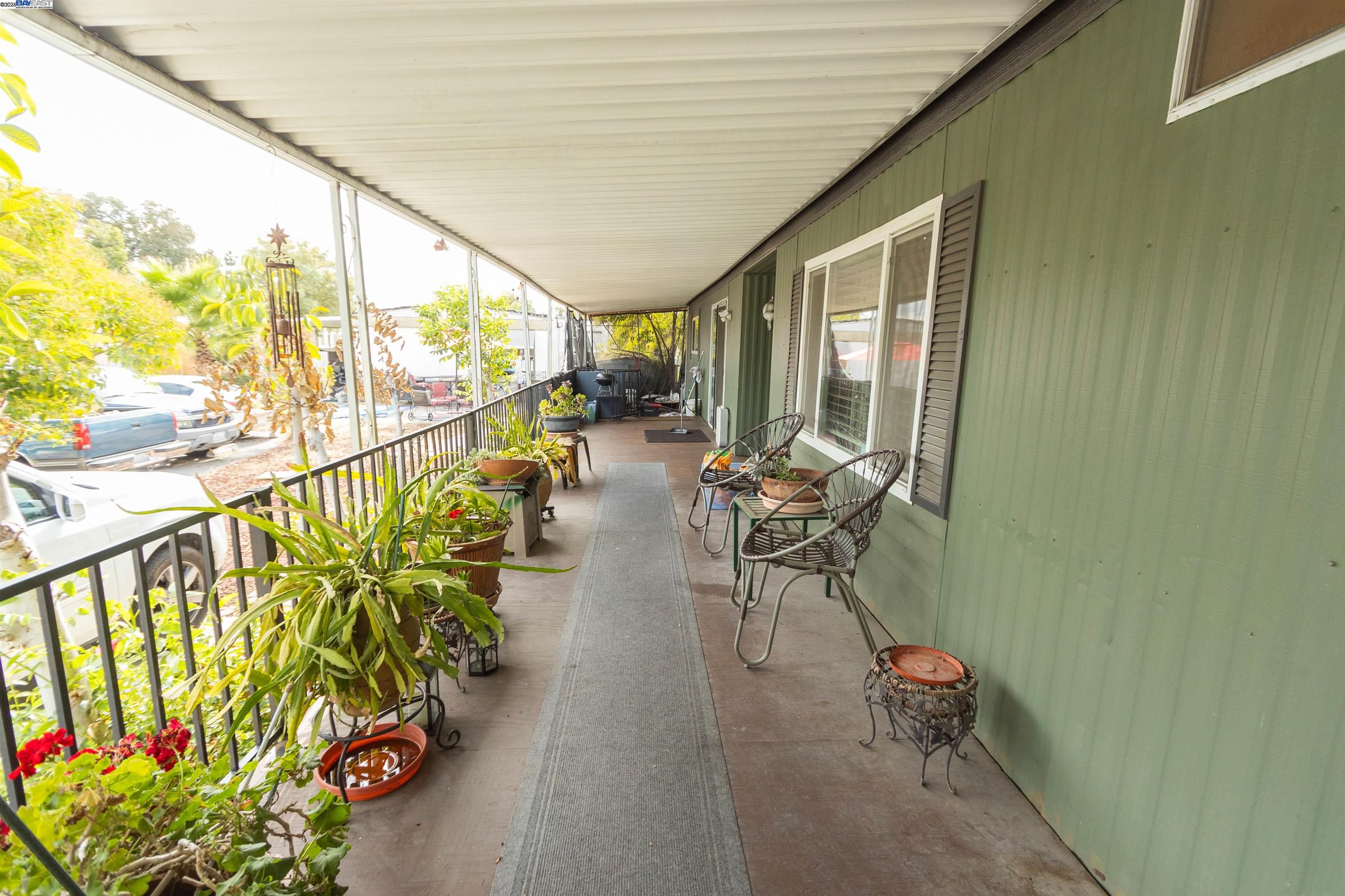 Detail Gallery Image 3 of 22 For 5100 N Highway 99 #8,  Stockton,  CA 95212 - 3 Beds | 2 Baths