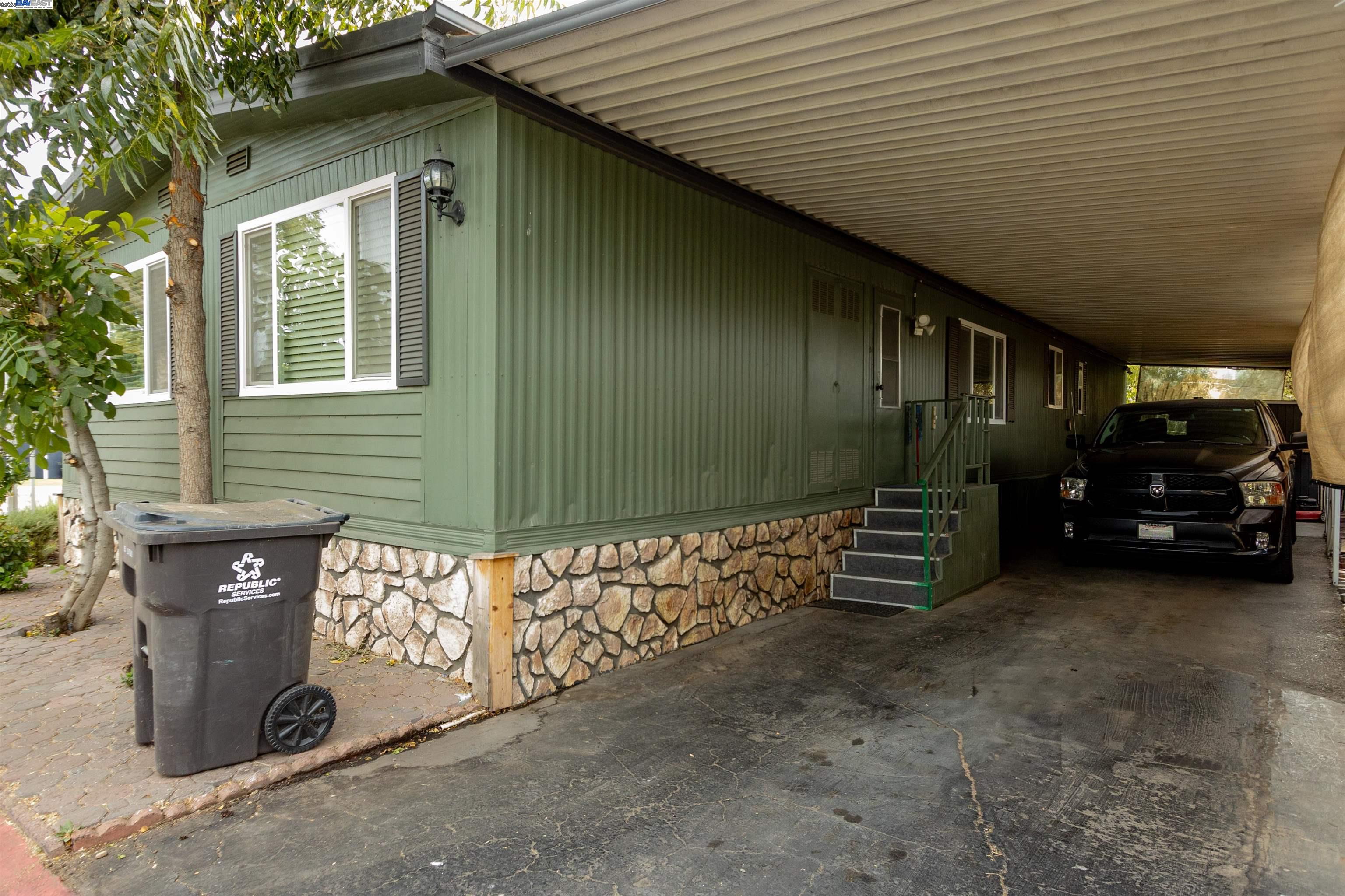 Detail Gallery Image 4 of 22 For 5100 N Highway 99 #8,  Stockton,  CA 95212 - 3 Beds | 2 Baths