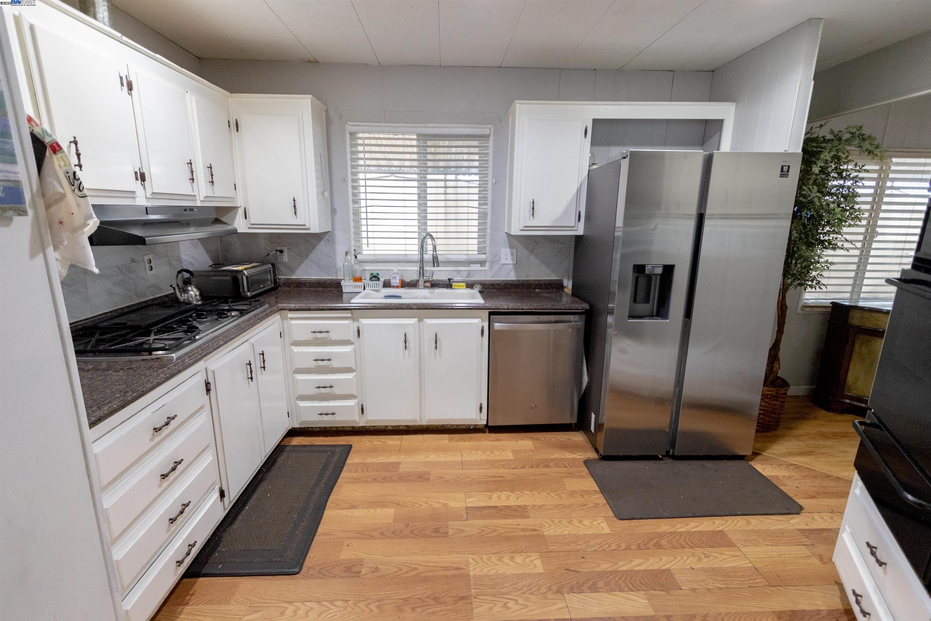 Detail Gallery Image 7 of 22 For 5100 N Highway 99 #8,  Stockton,  CA 95212 - 3 Beds | 2 Baths