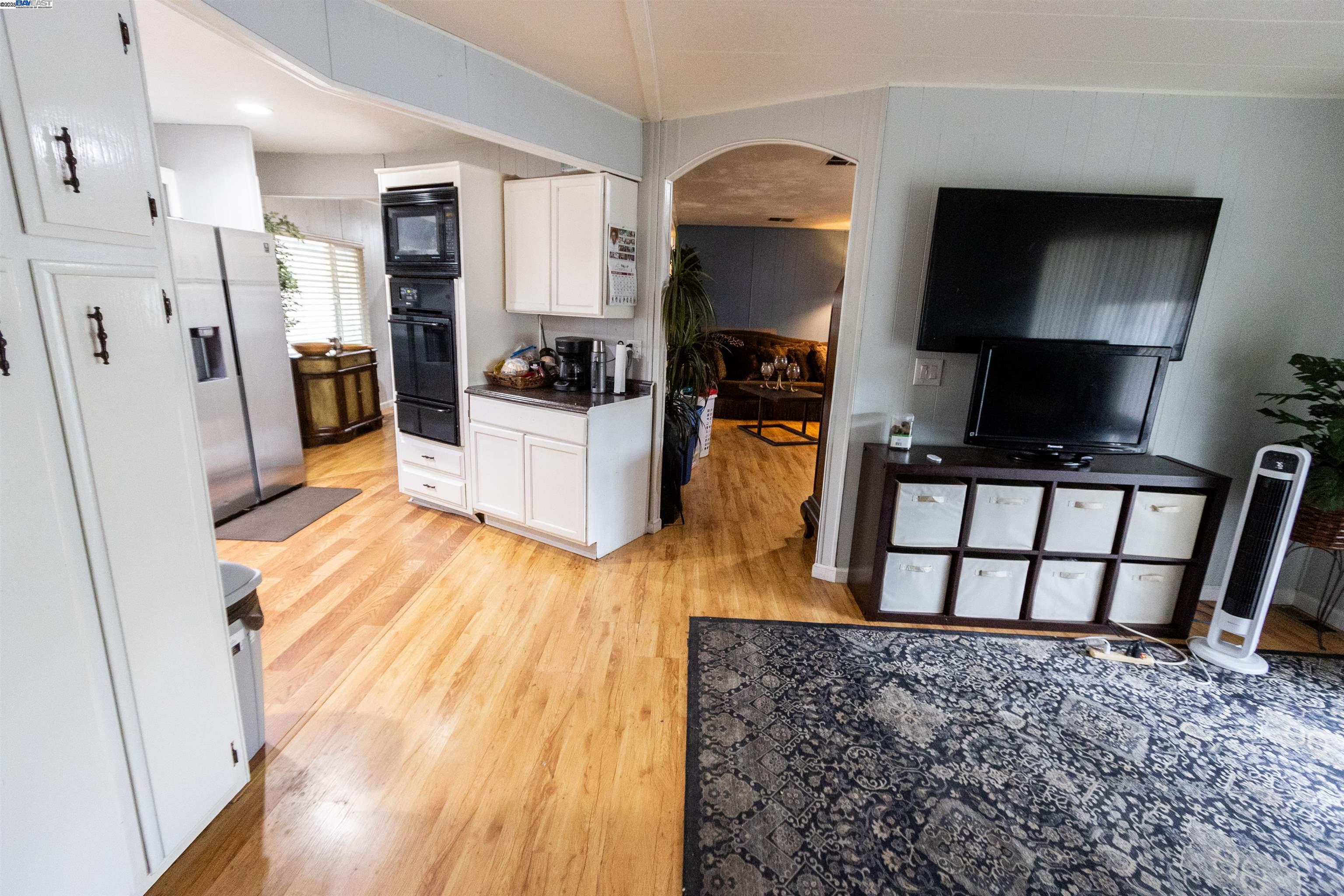 Detail Gallery Image 8 of 22 For 5100 N Highway 99 #8,  Stockton,  CA 95212 - 3 Beds | 2 Baths