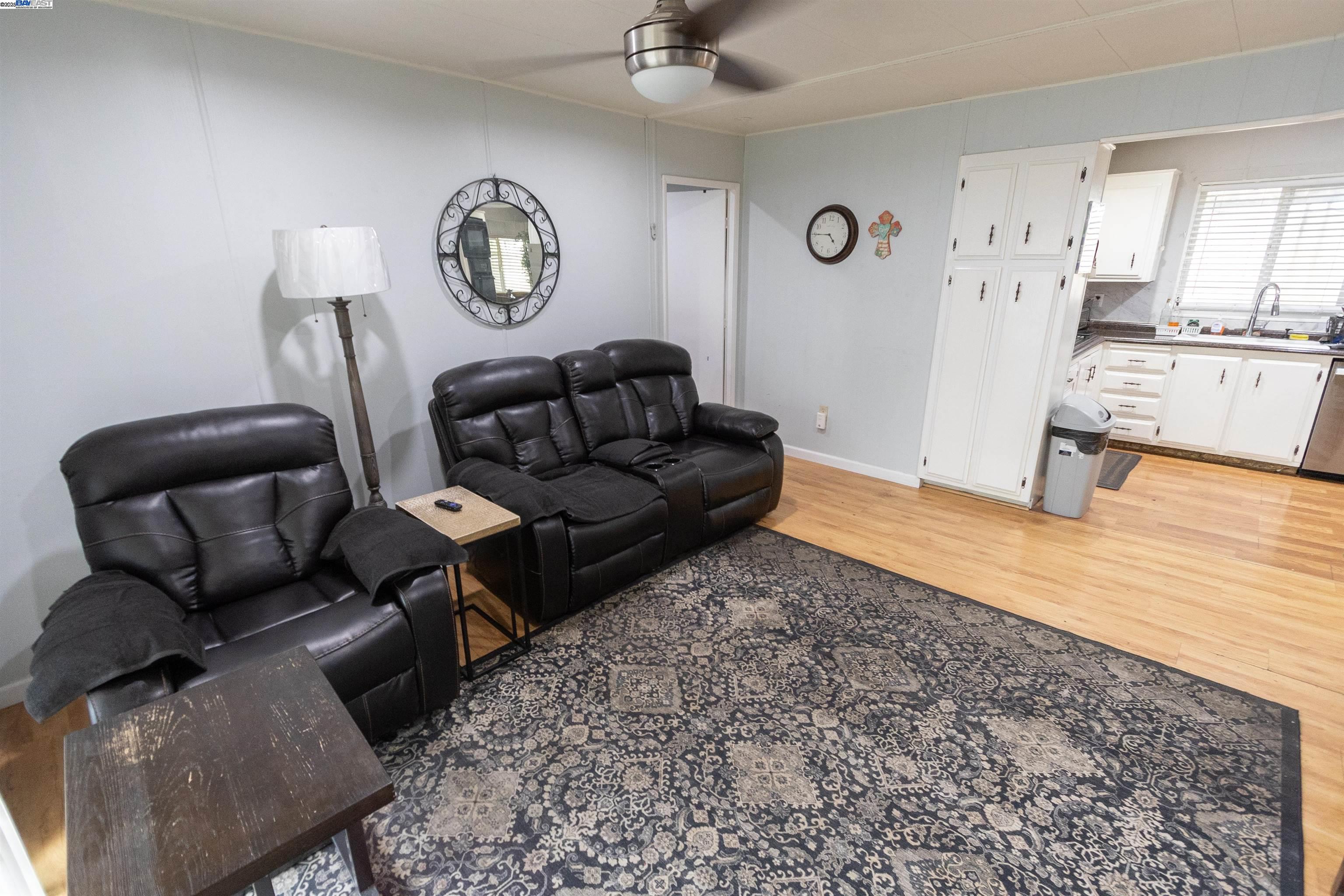 Detail Gallery Image 9 of 22 For 5100 N Highway 99 #8,  Stockton,  CA 95212 - 3 Beds | 2 Baths