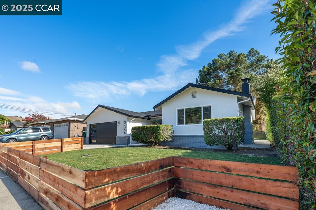 Detail Gallery Image 2 of 39 For 2358 Wright Ave, Pinole,  CA 94564 - 3 Beds | 2 Baths