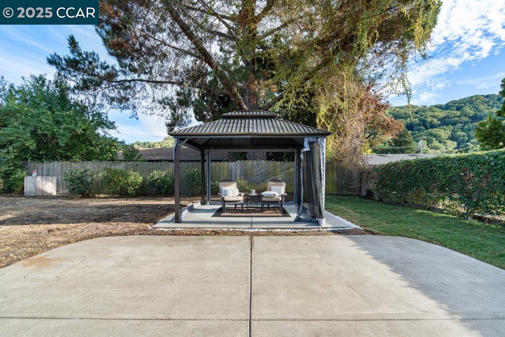 Detail Gallery Image 33 of 39 For 2358 Wright Ave, Pinole,  CA 94564 - 3 Beds | 2 Baths