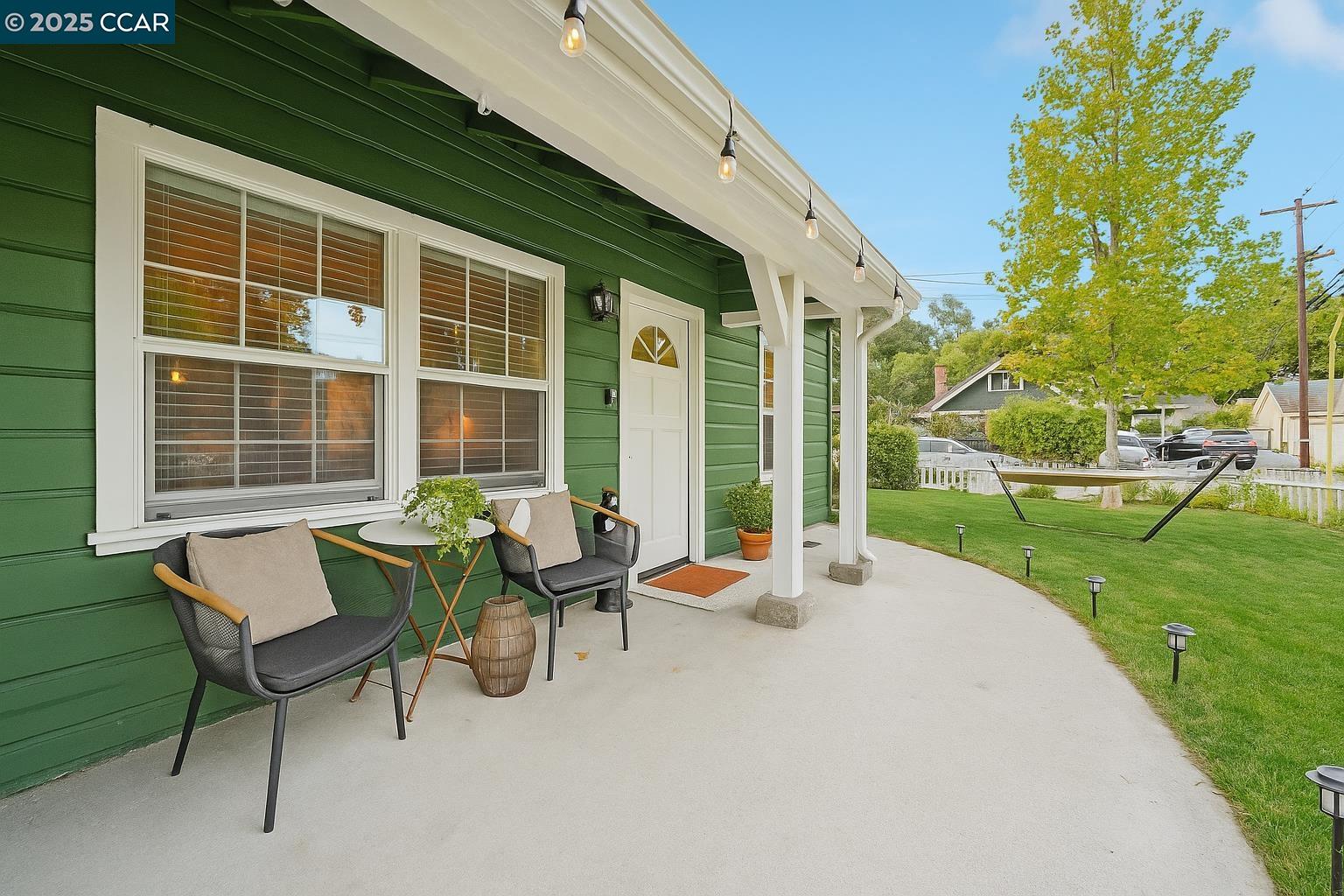 Detail Gallery Image 1 of 49 For 1364 Cobblestone Ct, Concord,  CA 94521 - 4 Beds | 2 Baths